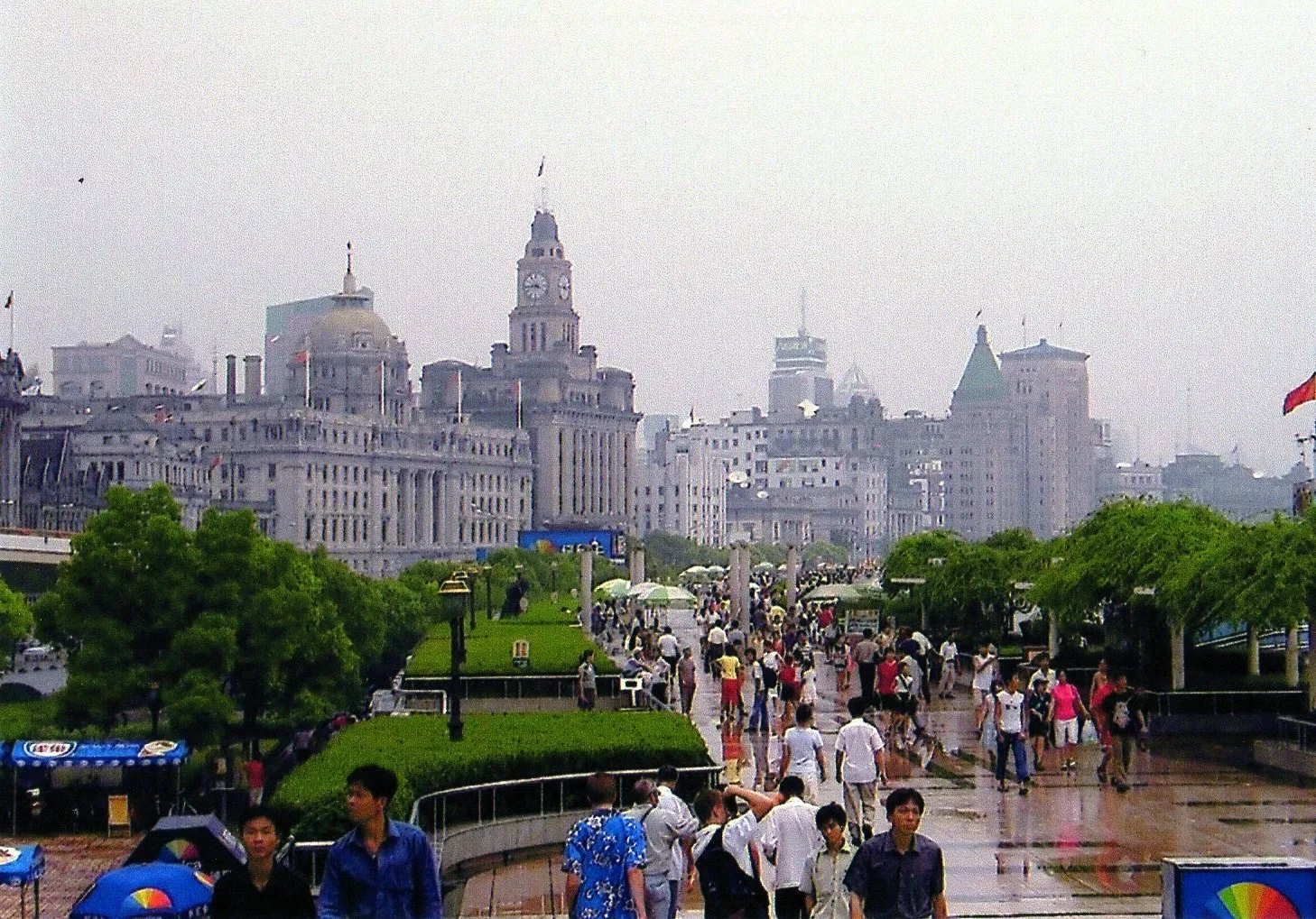 中国旅行記＠上海市内観光＆上海自然博物館編。上海の外灘 バンド。手前が黄浦江