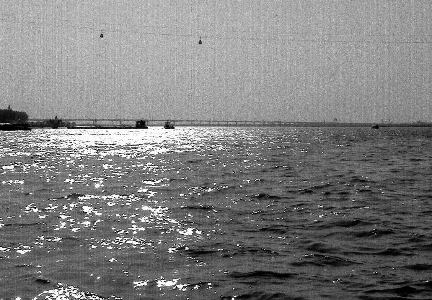 松花江のボロ船からの風景