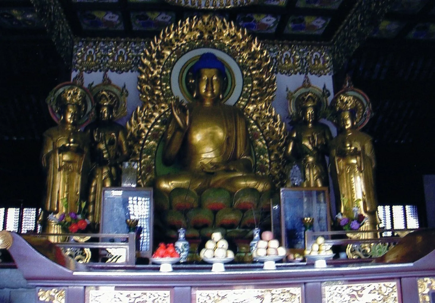 上海の豫園付近のお寺。贖罪をする為のお寺らしい