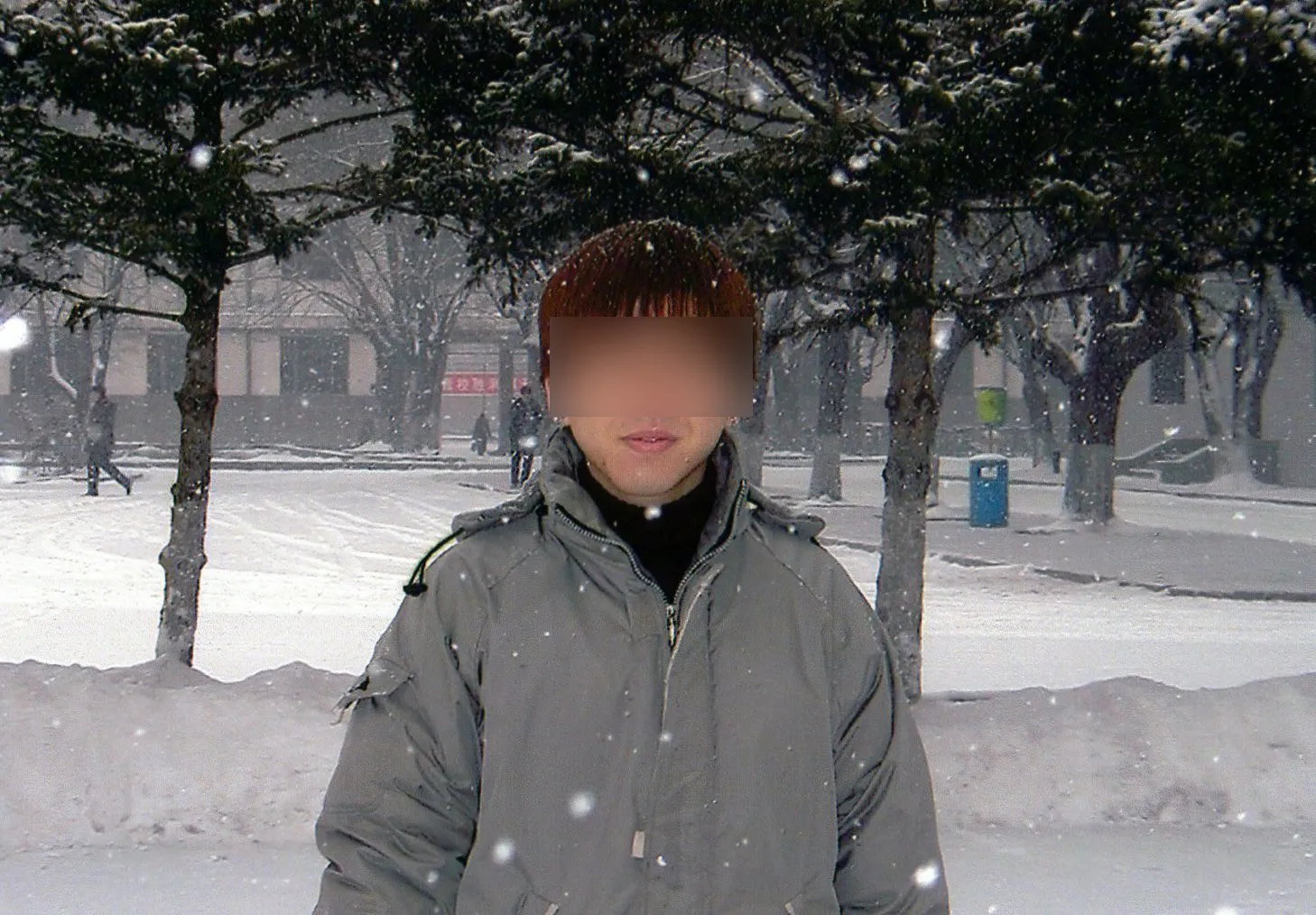 冬の哈爾浜 ハルビン市の黒竜江大学の留学生宿舎前にて。てら寒す