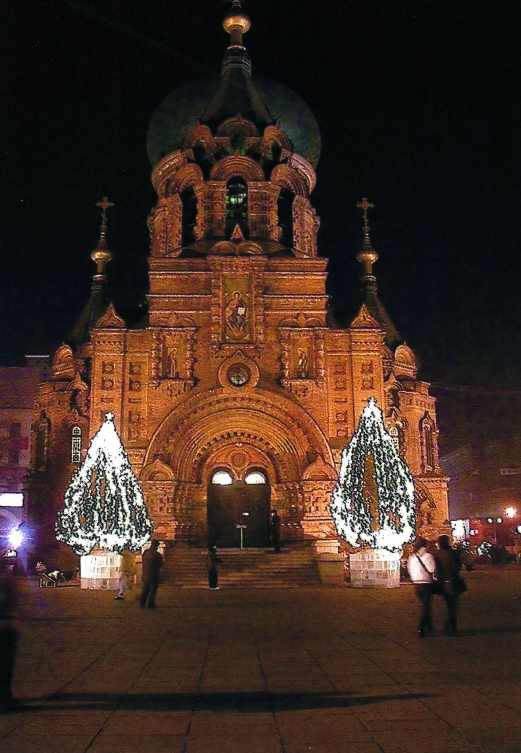 冬の哈爾浜 ハルビン市、中央大街冬の曼哈頓商店側にあるのソフィア教会