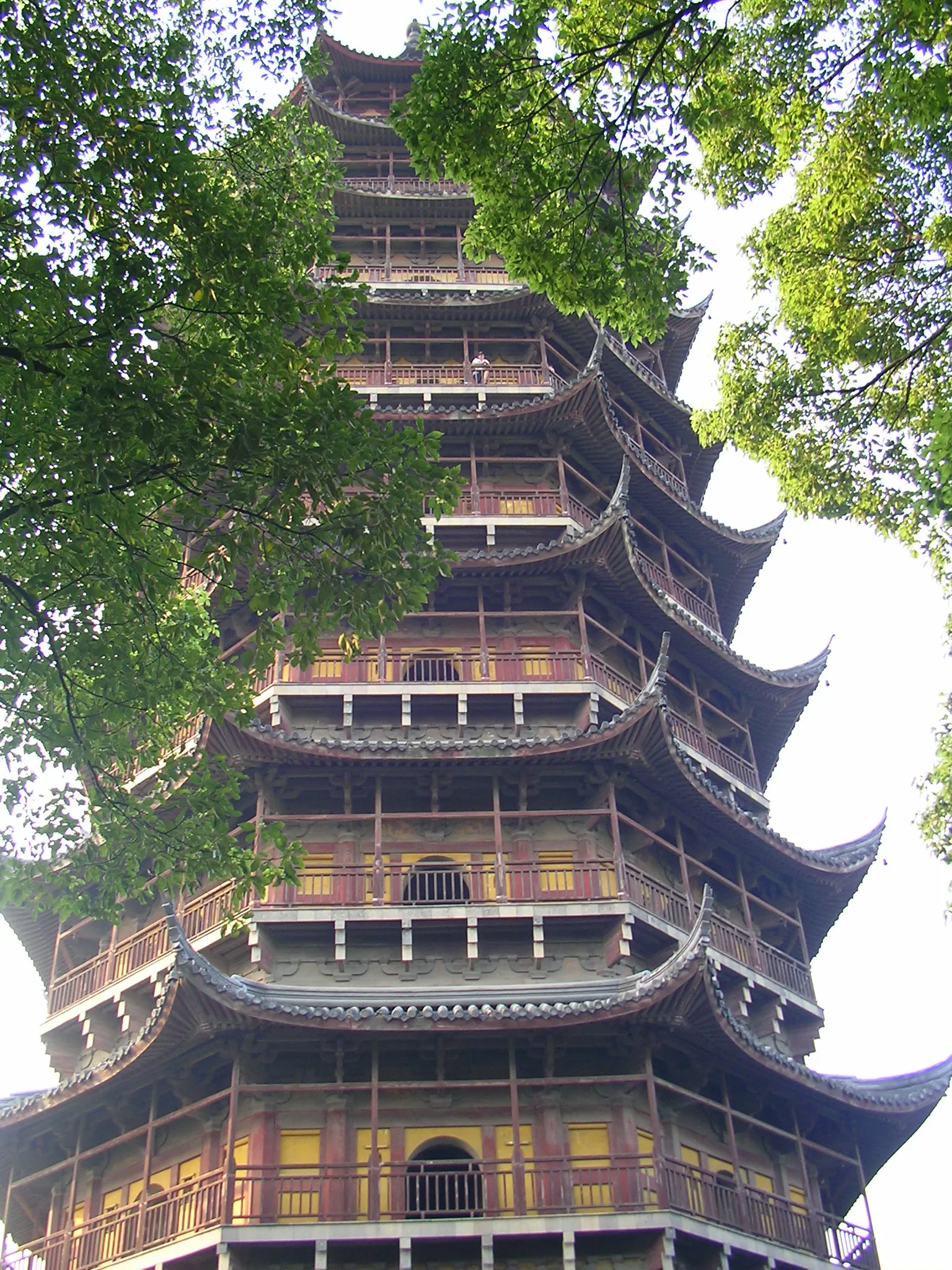 次はこちらの北寺塔へ移動。蘇州で一番高い塔で76mあります。呉の時代に孫権が建てたそうです