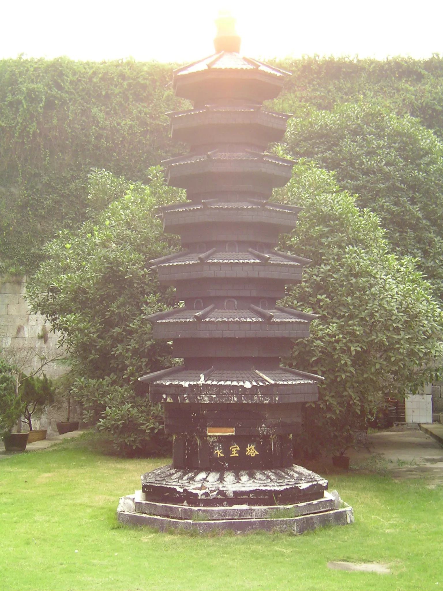 南京城跡の中にあった塔のモニュメント