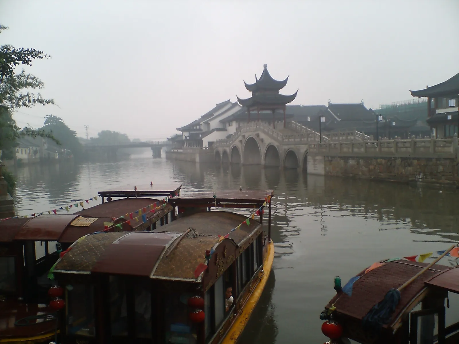 蘇州観光　今回は小雨の蘇州観光になりました。観光客がほどんどいなくて、のんびり回れましたが・・そこにぼったくりの魔の手が