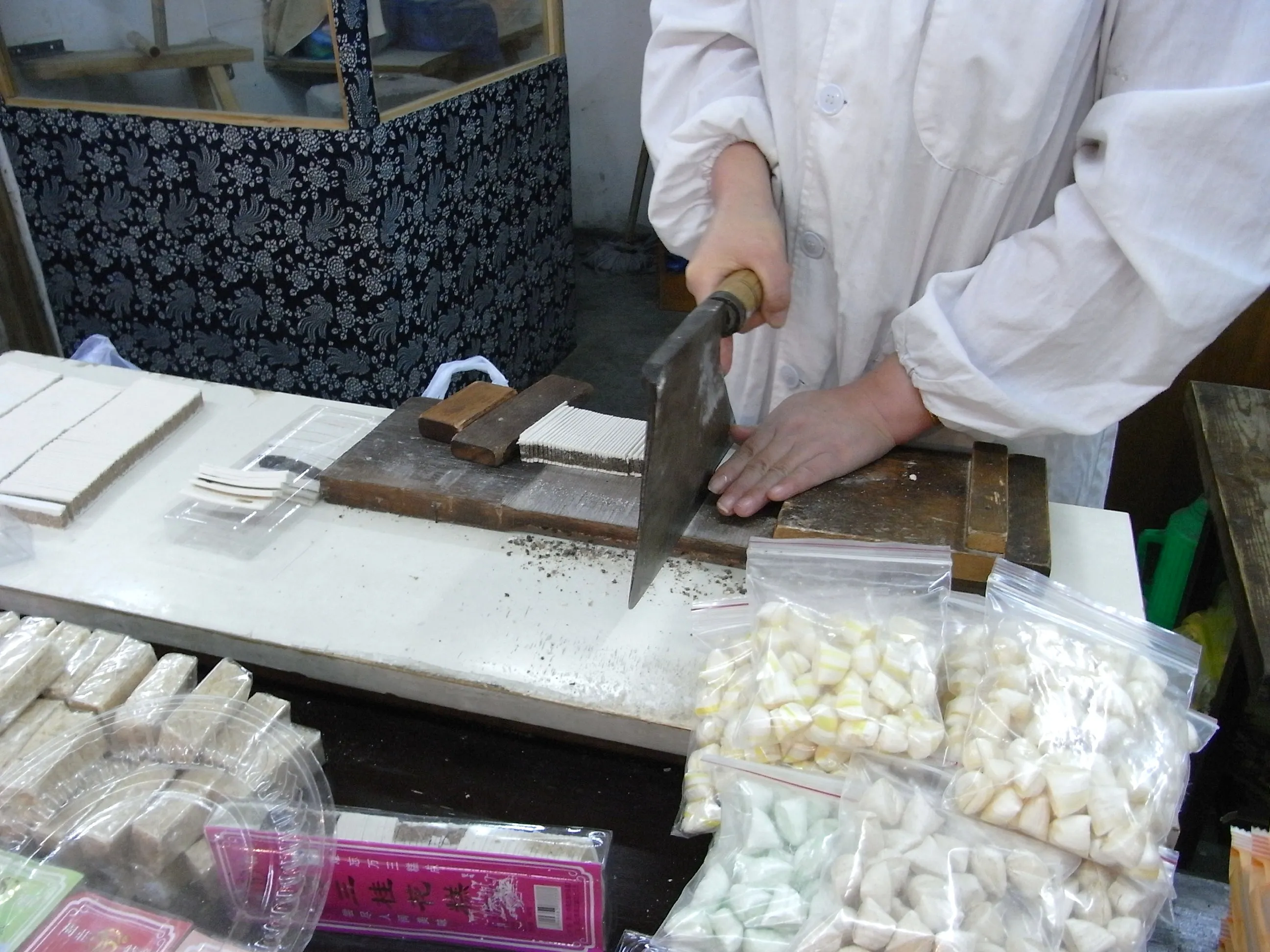 黒胡麻とサトウキビのお菓子