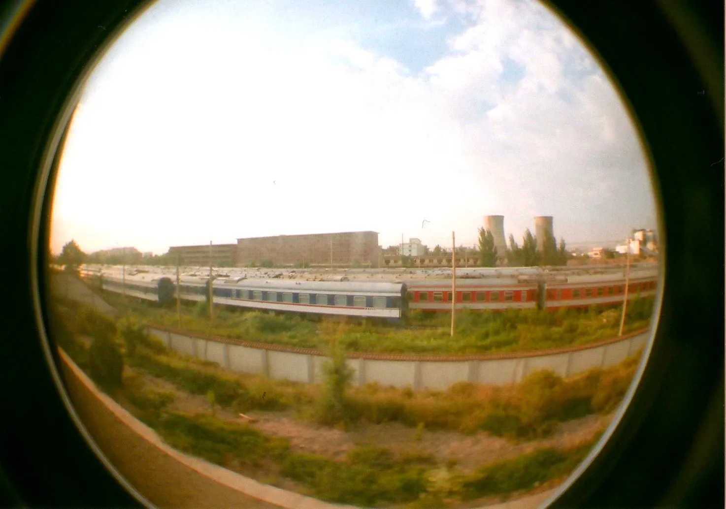 LOMO Fisheye2で撮影した車窓