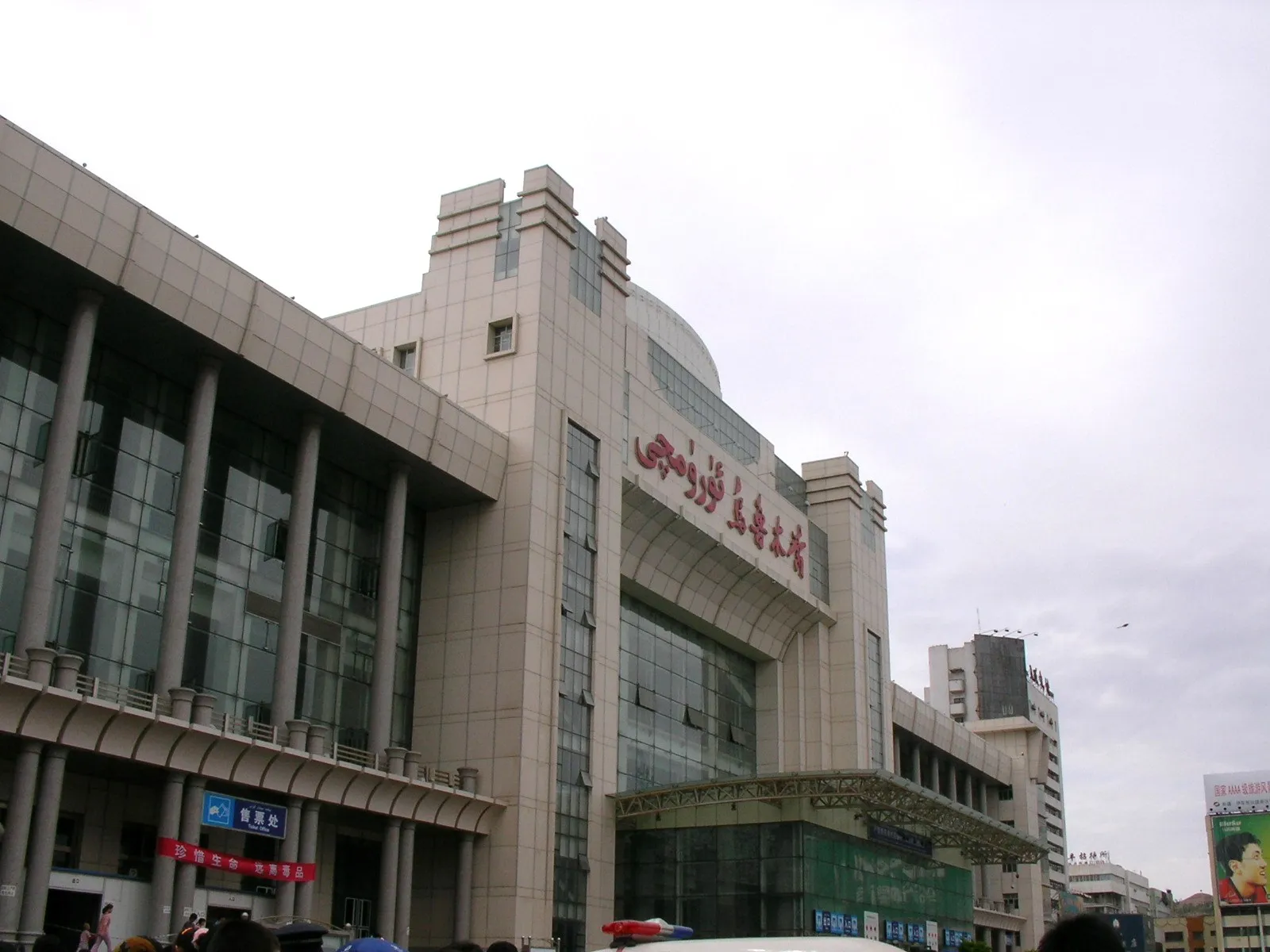 ウルムチ駅(鳥魯木斉)の正面
