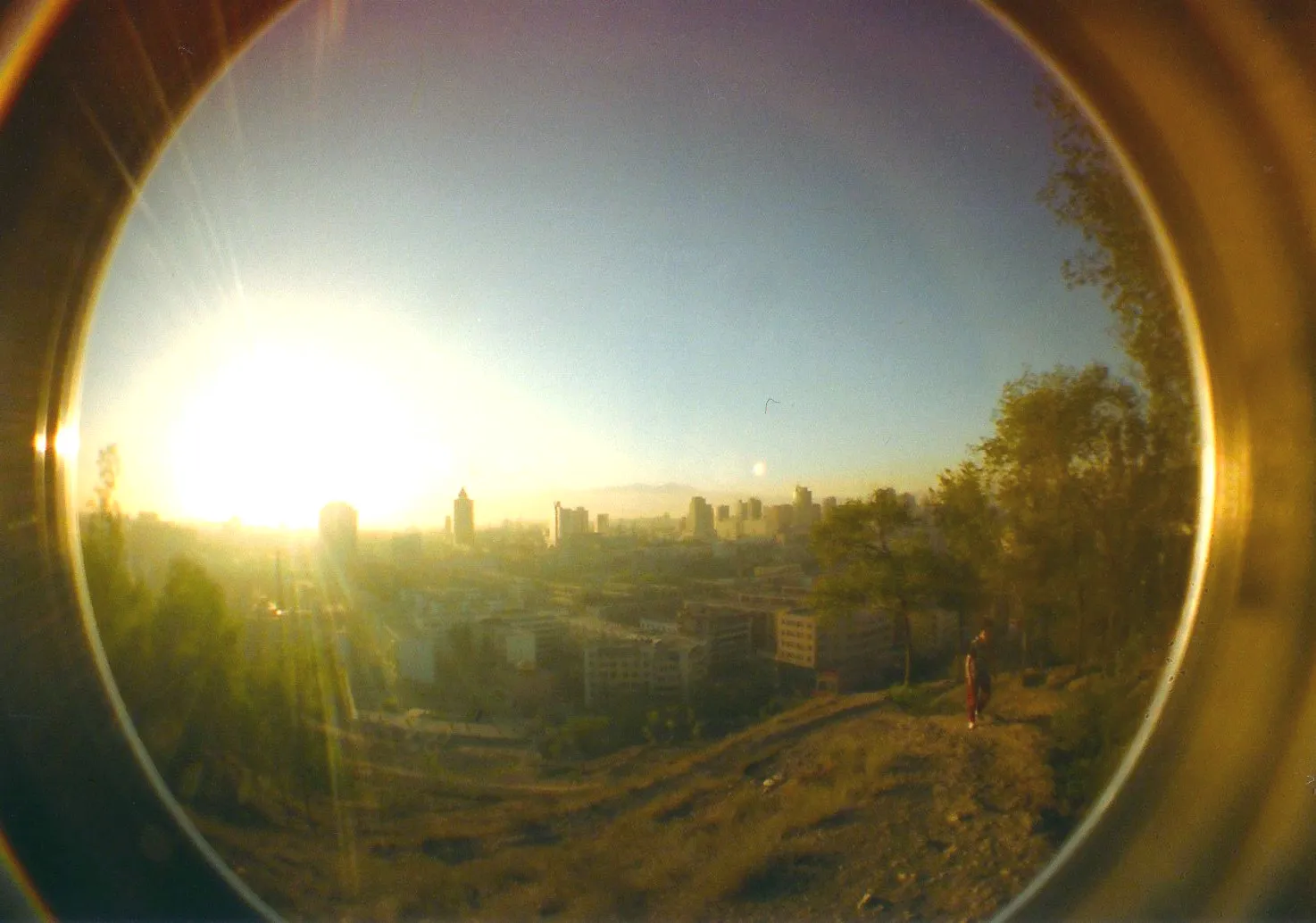 LOMO Fisheye2で撮影した朝のウルムチ東側