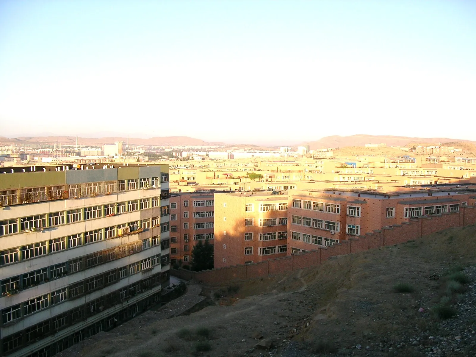 ウルムチ市内北側の風景