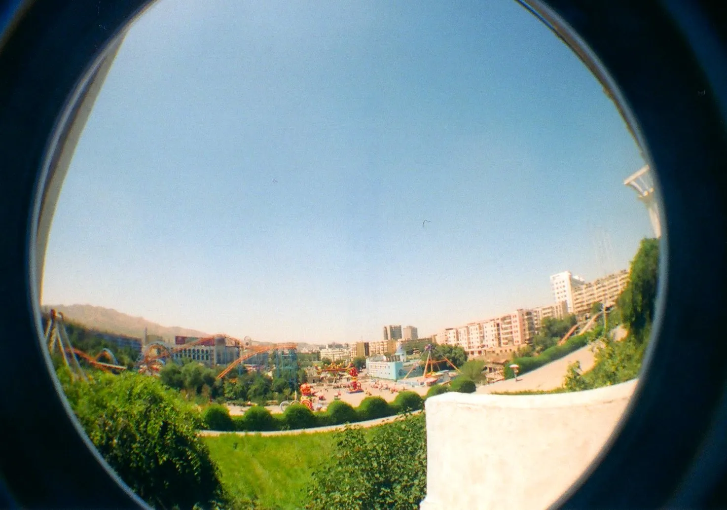 LOMO Fisheye2で撮影した水上公園の風景