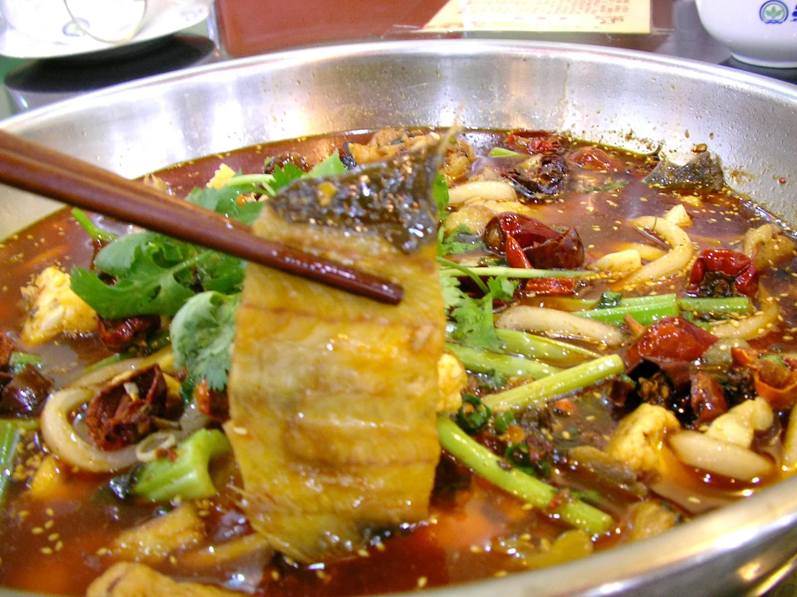 ナマズの水煮魚の白身