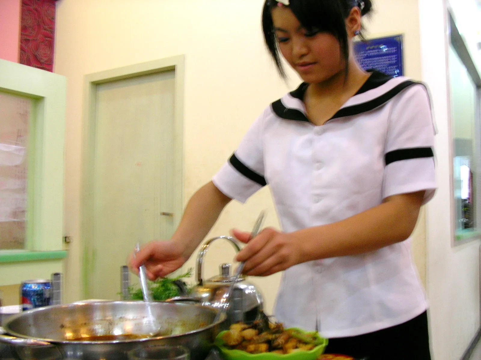 コスプレをしている店員