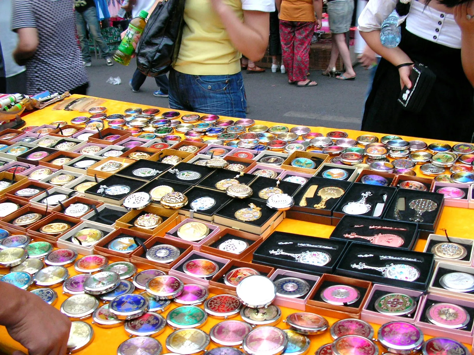 ウイグル族の櫛や鏡