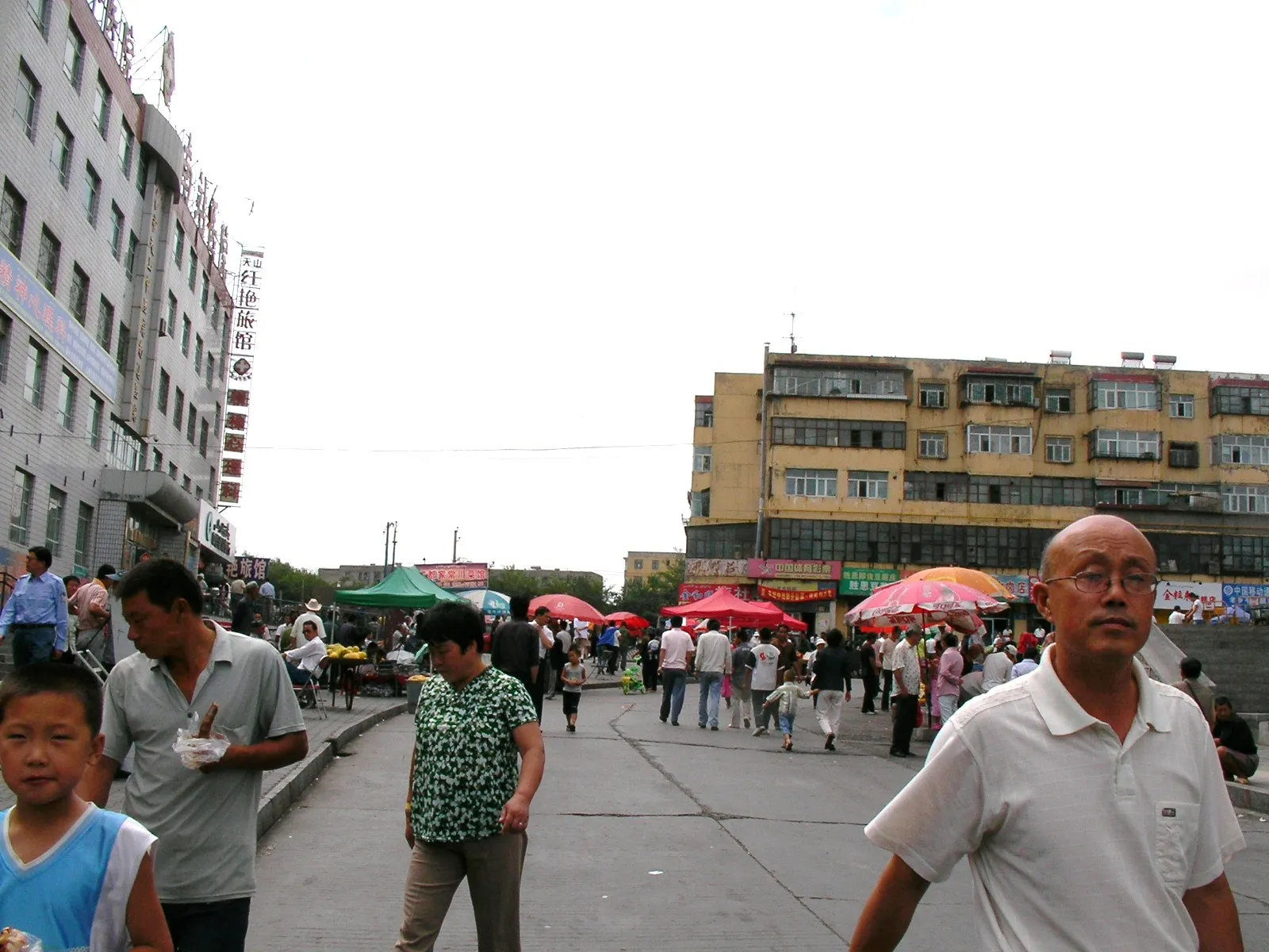 ウルムチ駅周辺の商店