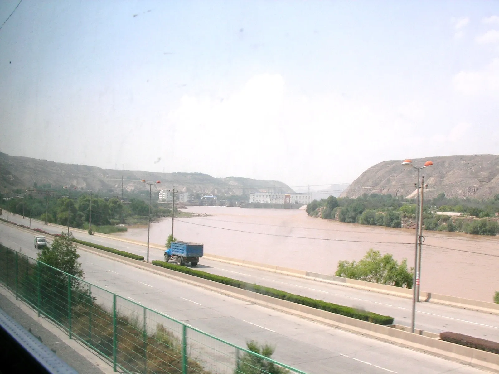 車窓から見える黄河