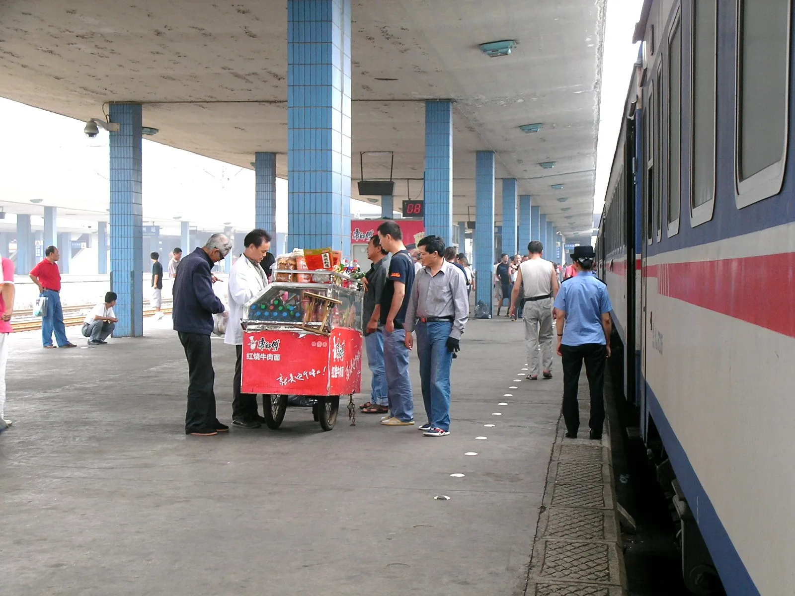 徐州のホームの簡易売店