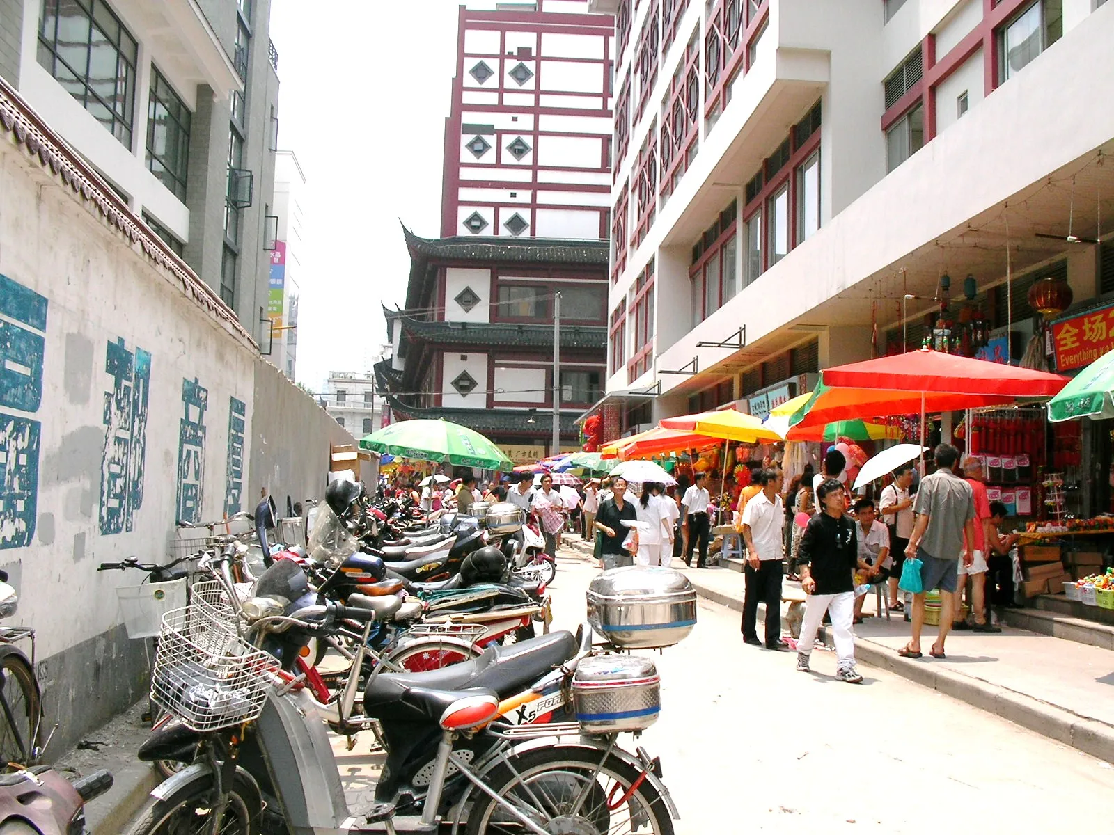 豫園近くの寂れた商店街