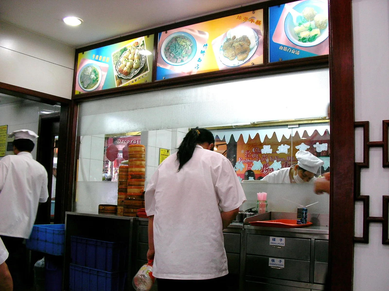 上海小吃人家の店内