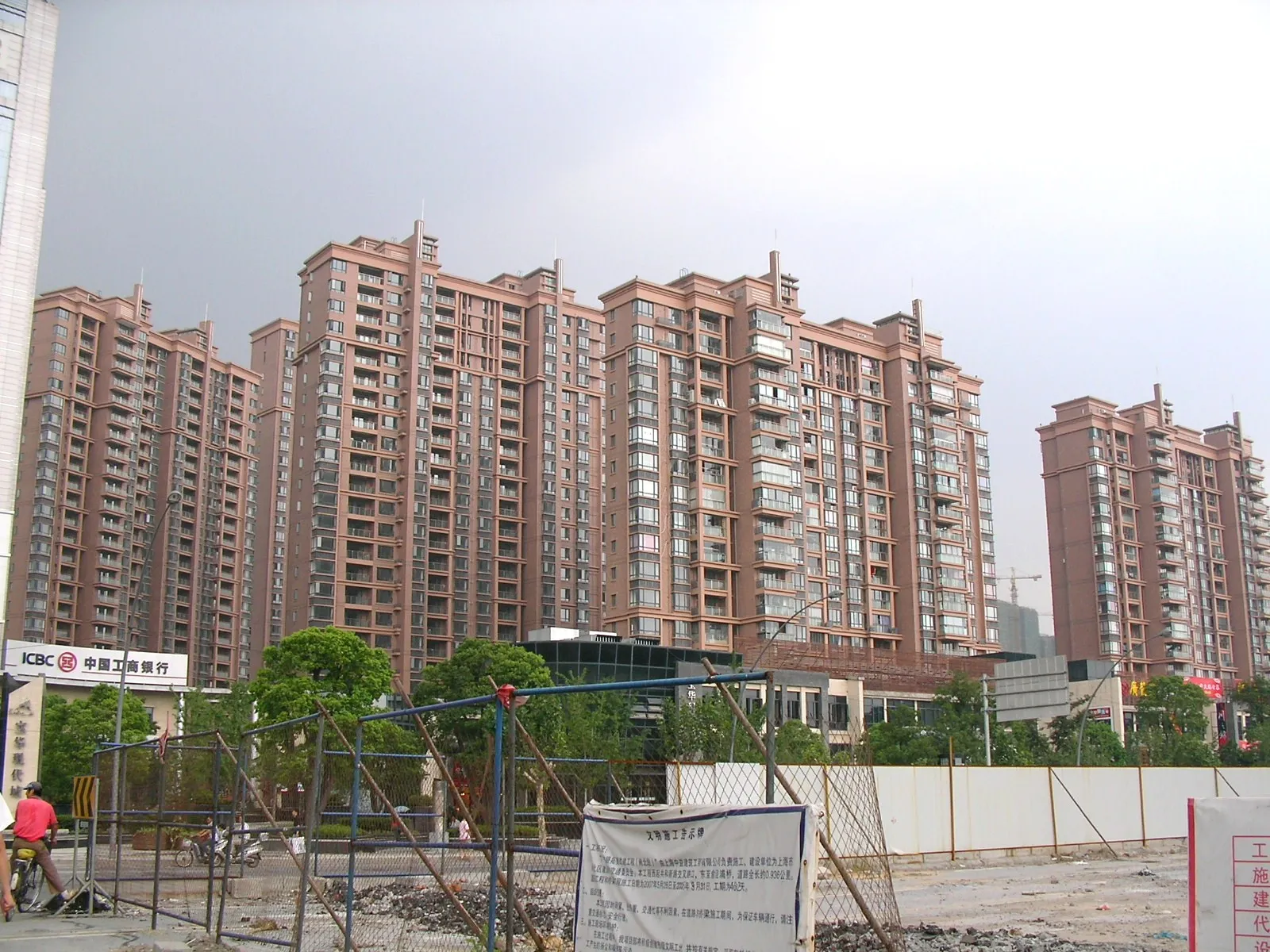 取り壊されて空き地になった場所