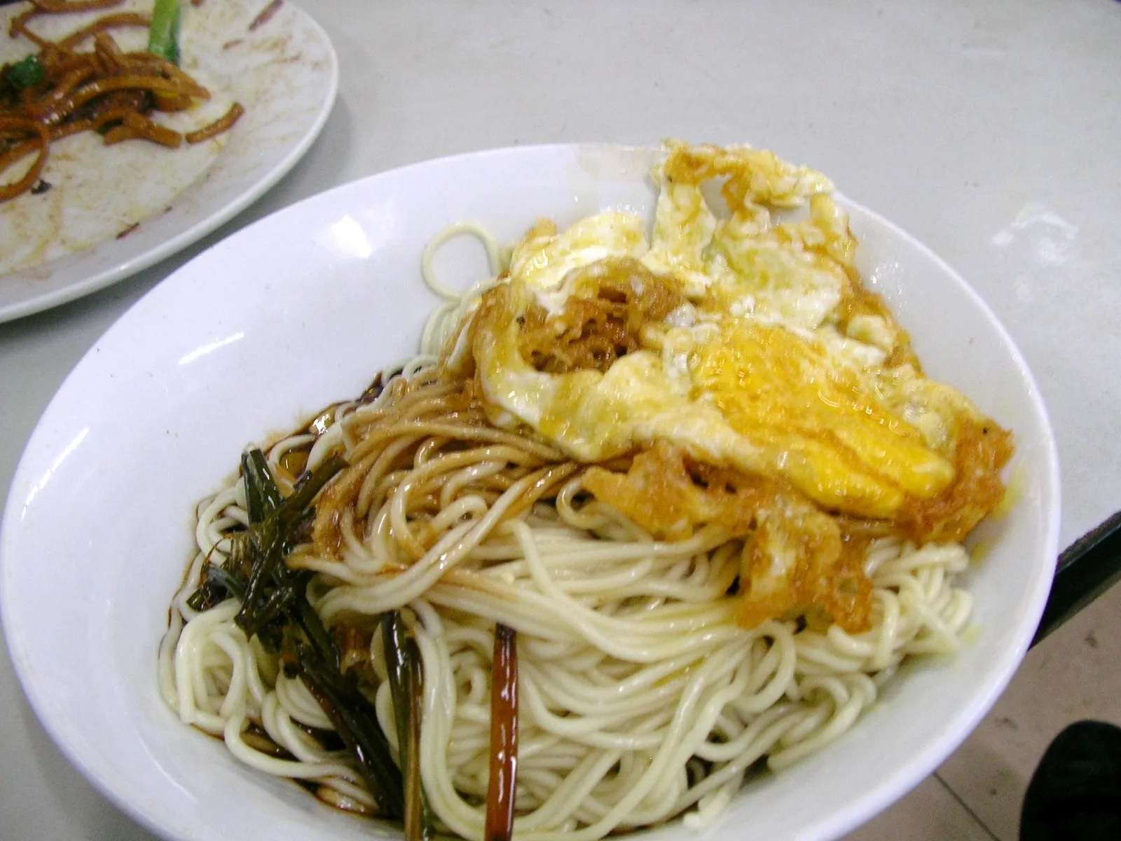葱油拌麺と目玉焼き