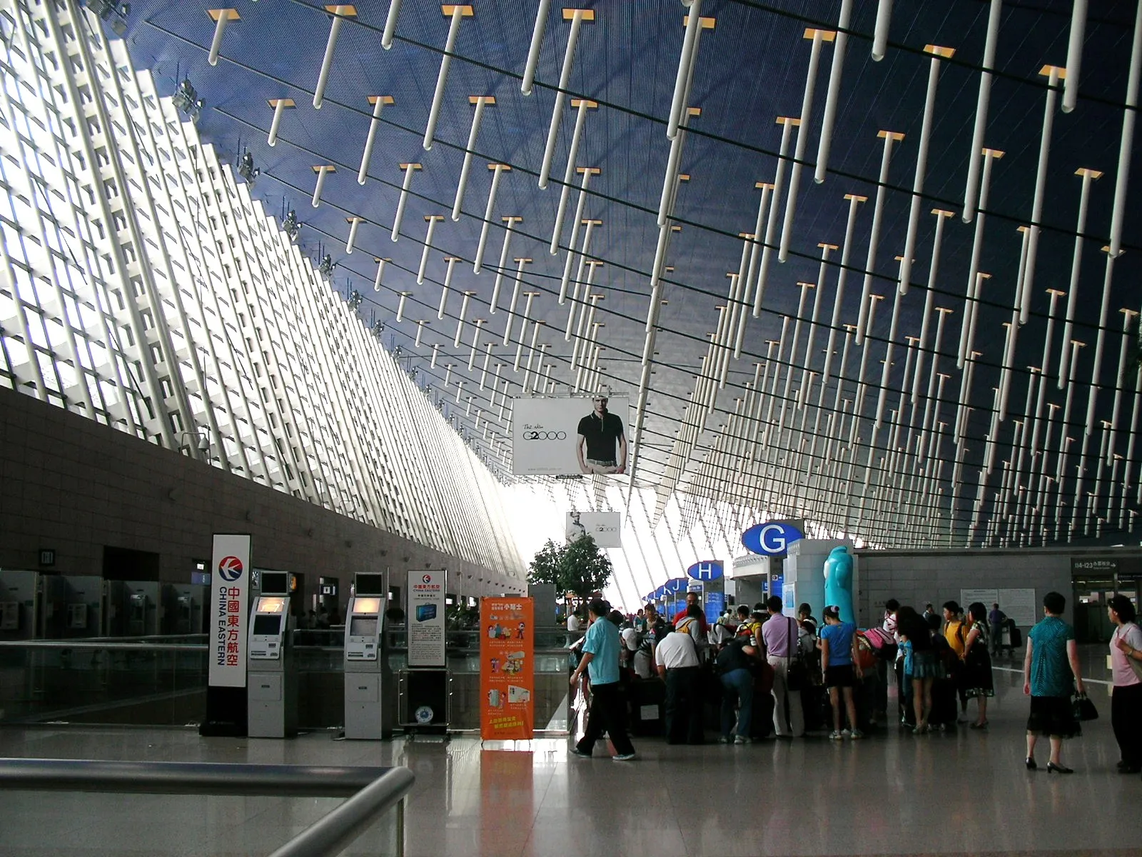 上海浦東国際空港での記念撮影