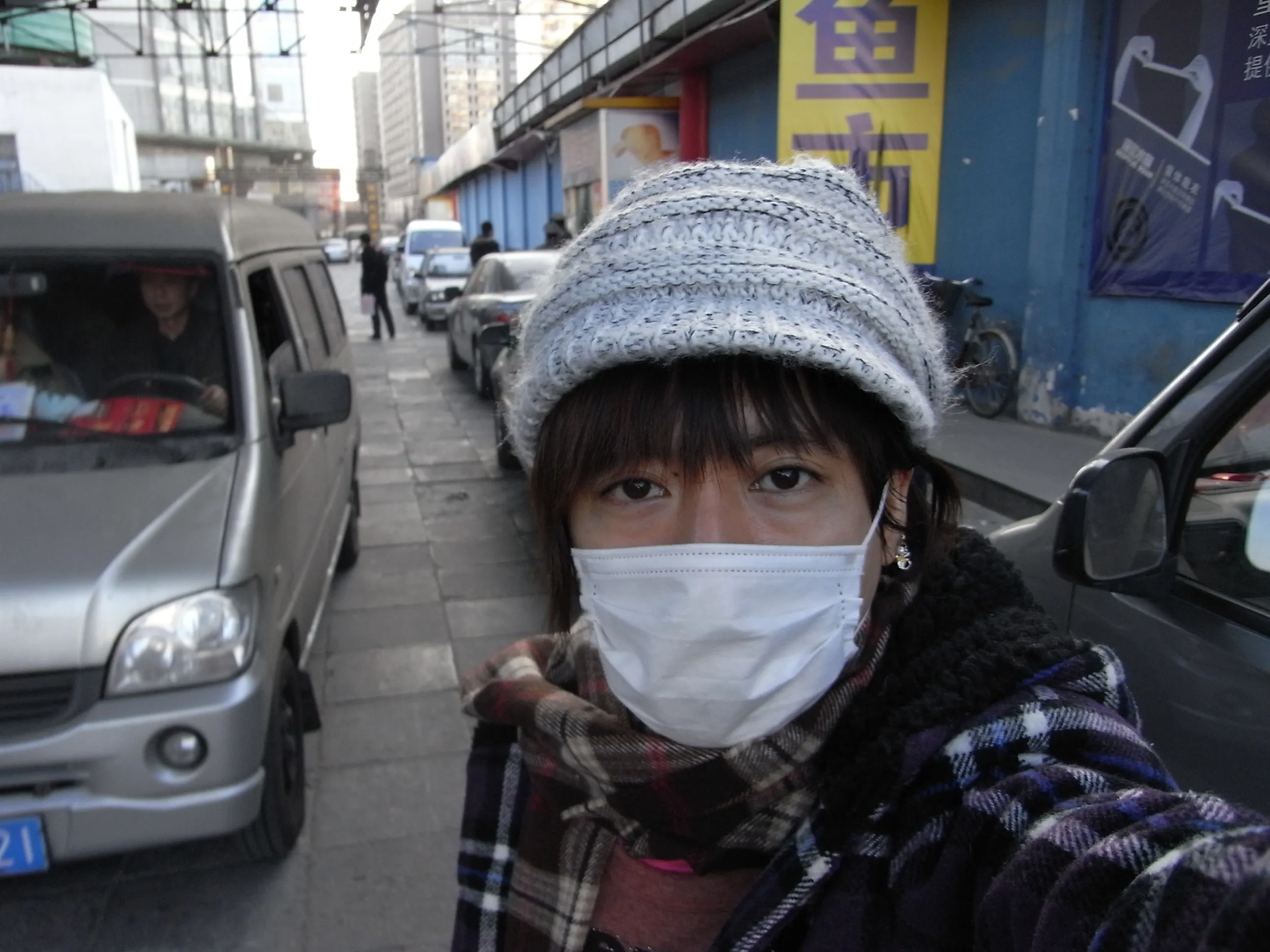 市場の入り口で記念撮影