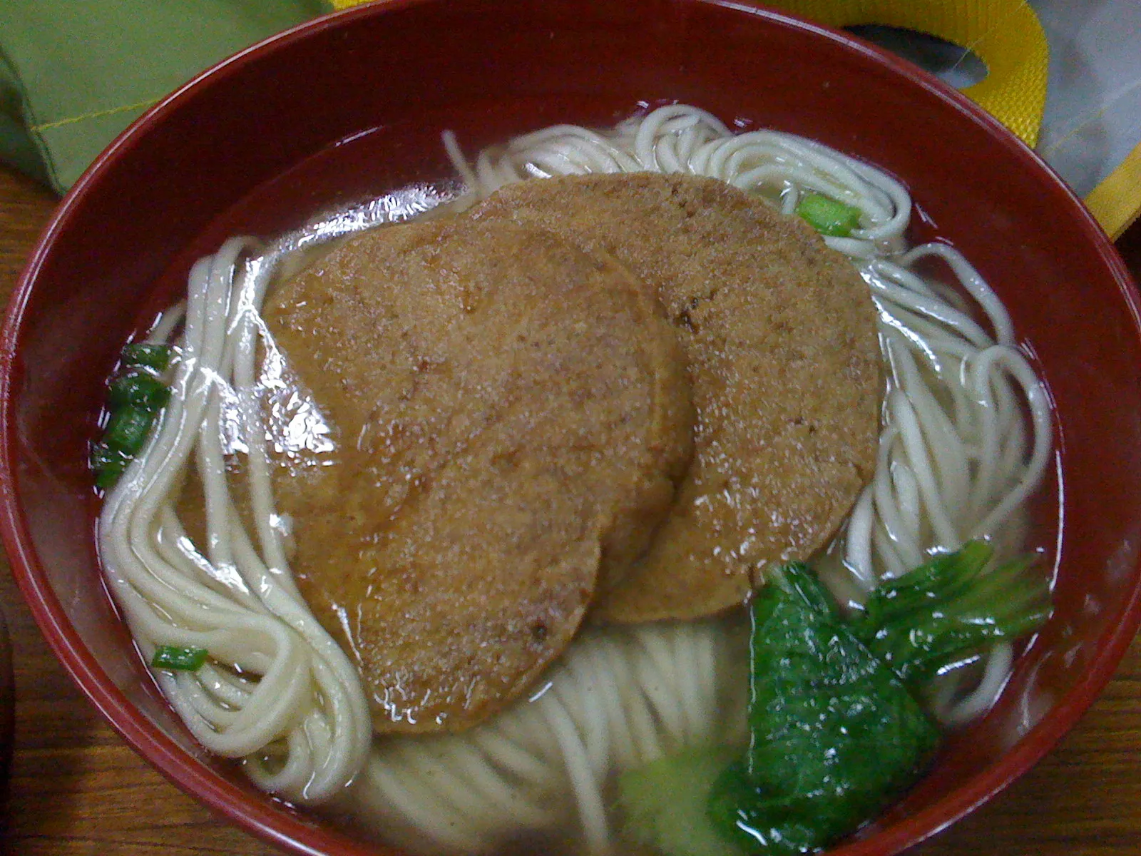 交通大学正門付近の食堂