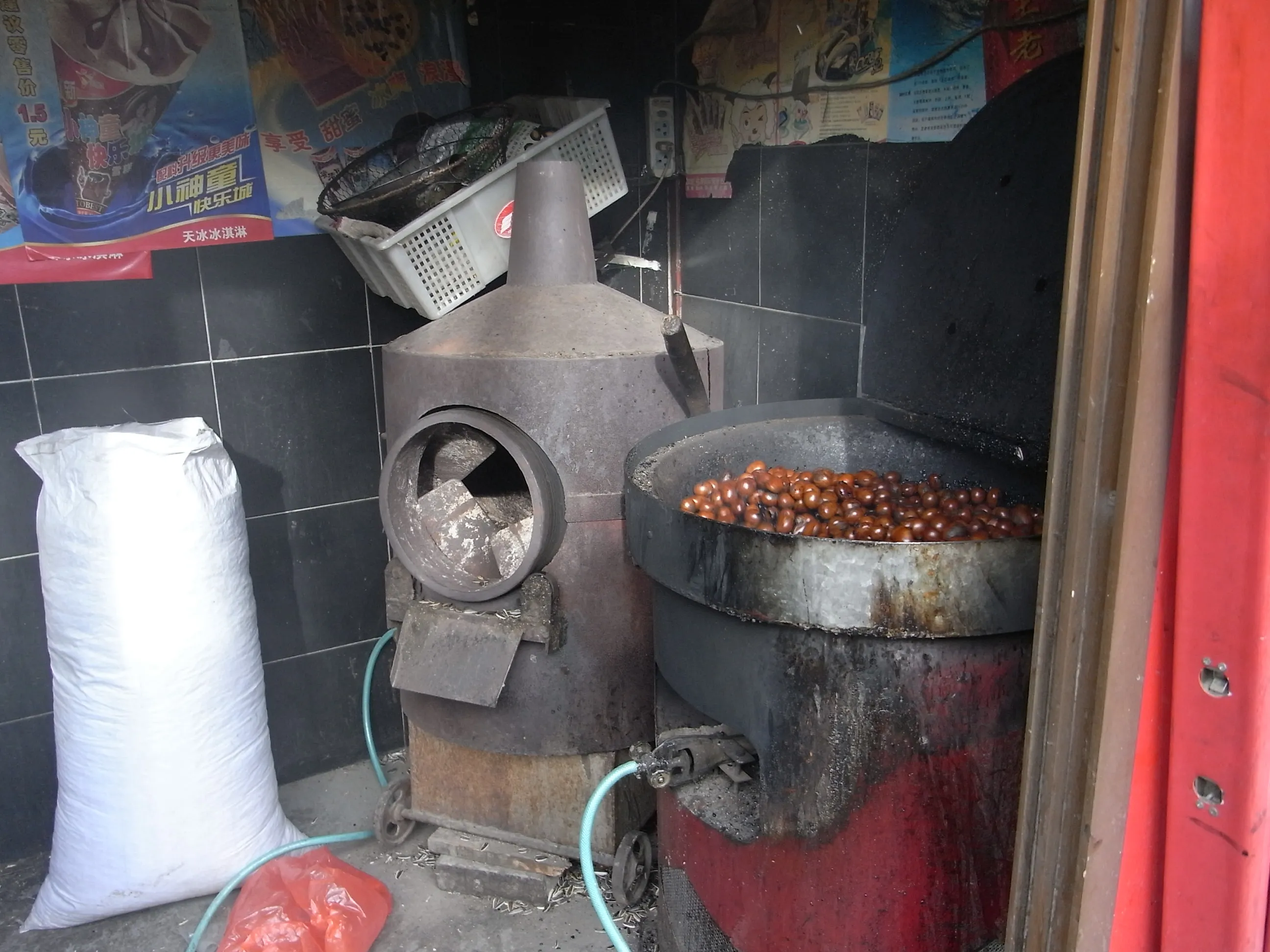 胡同で見かけた天津甘栗のお店