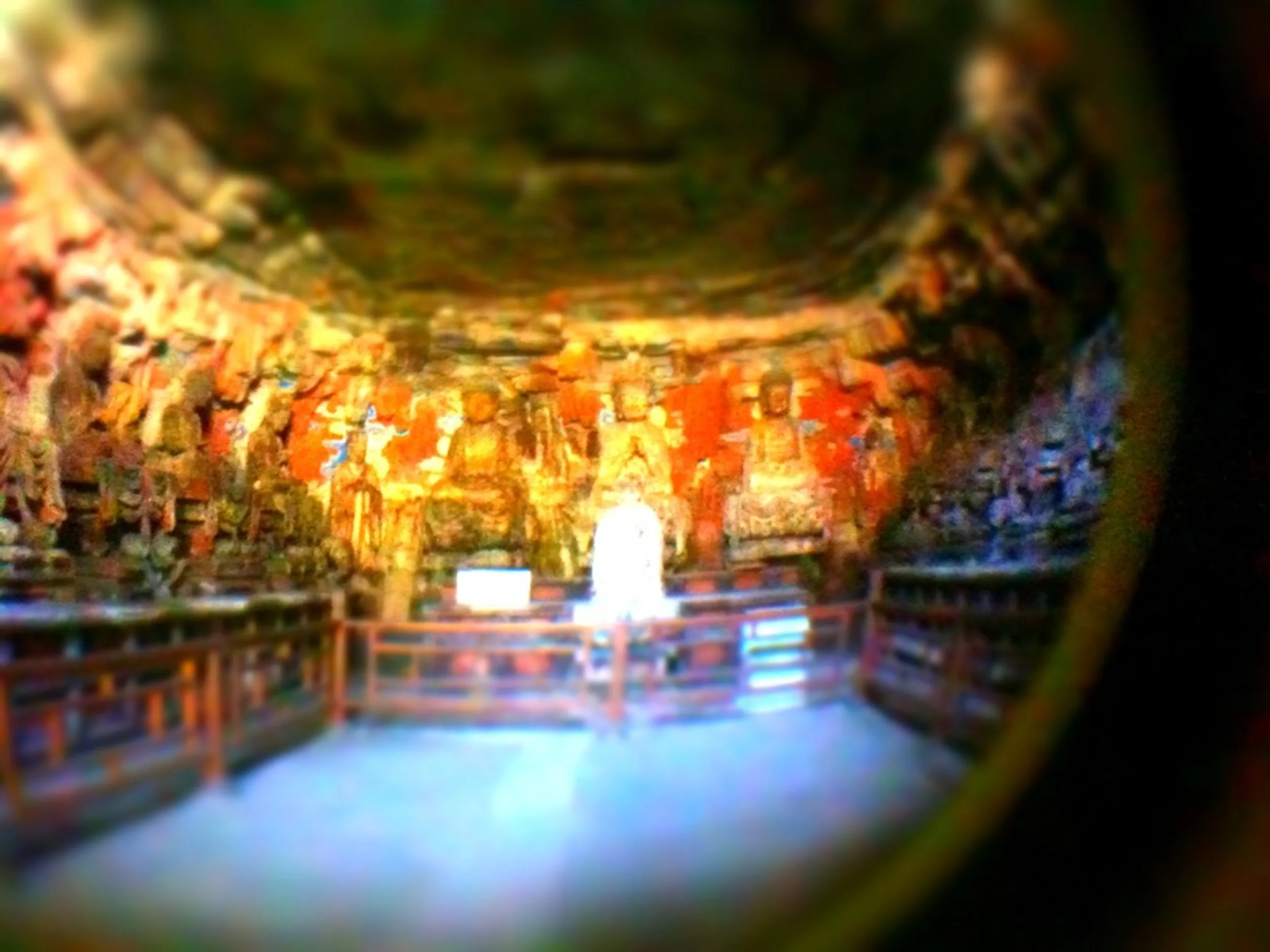 魚眼レンズでミニチュア風にした仏像