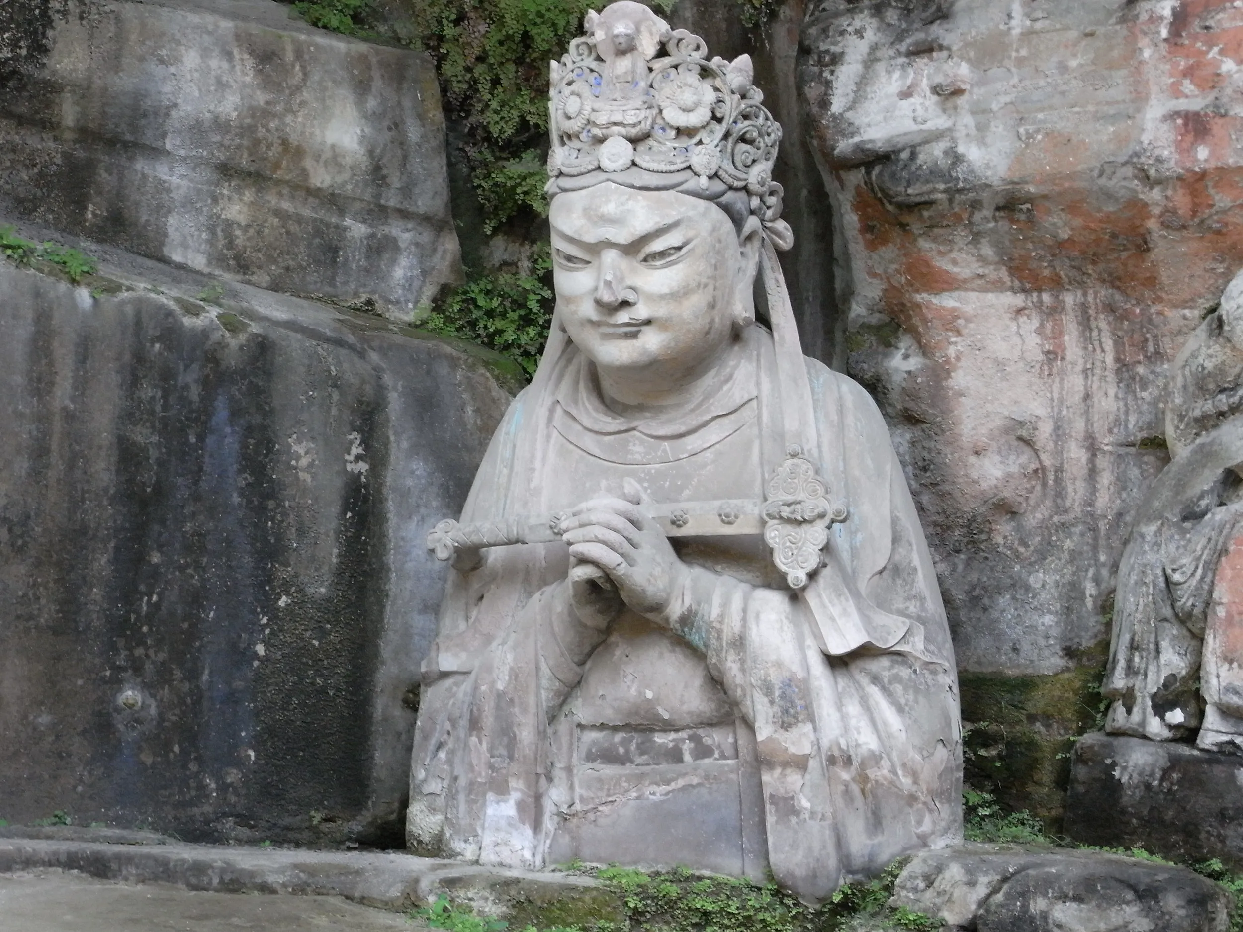 精巧な仕事の石仏