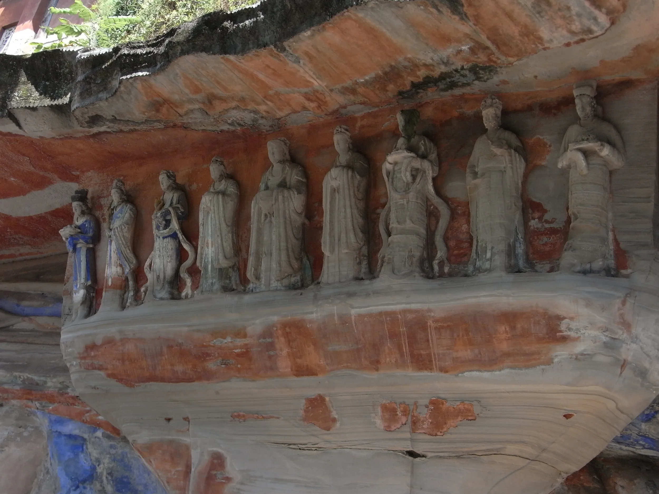 極彩色だったと思われる石窟