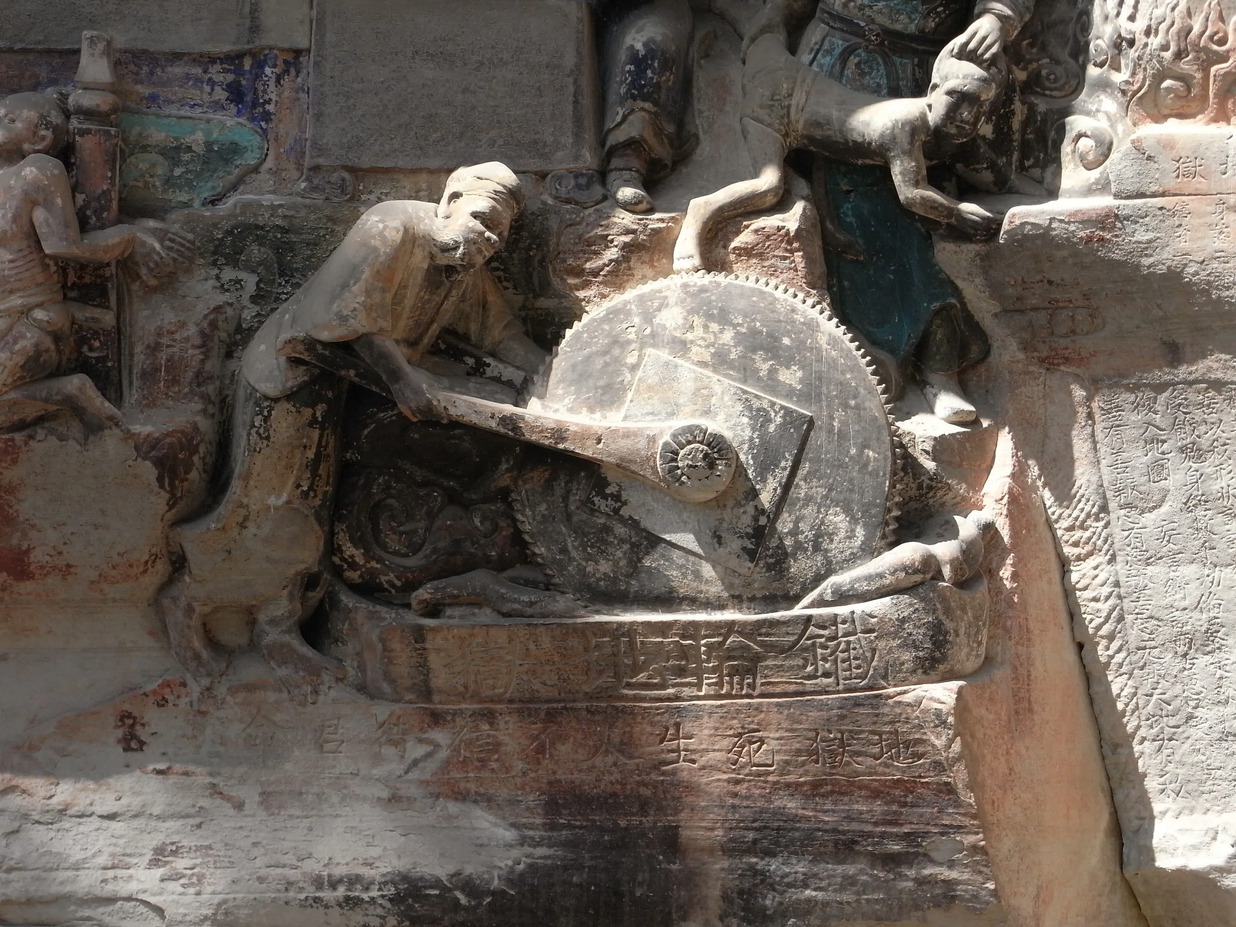 精巧なギロチンの彫刻