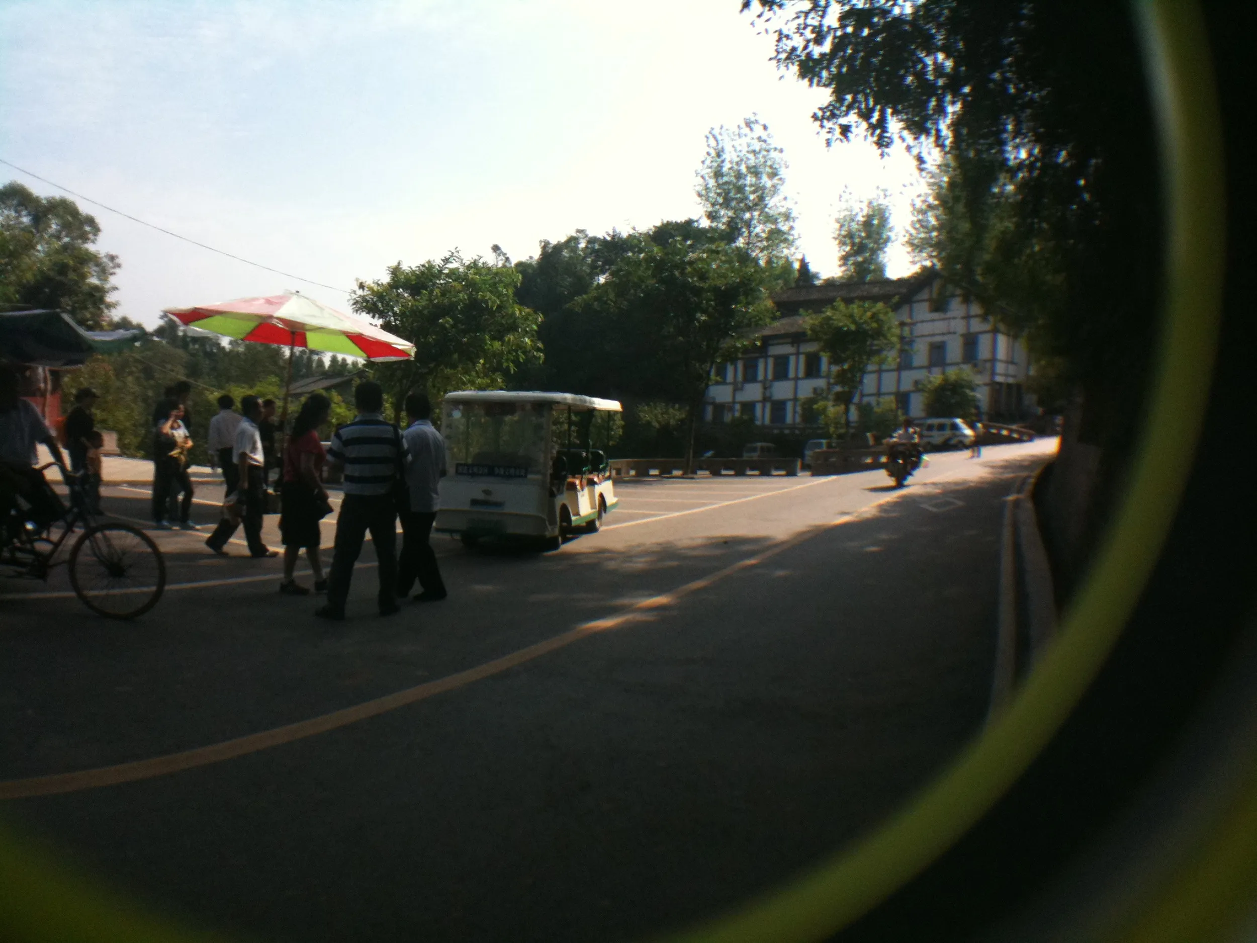 出口付近の電気自動車