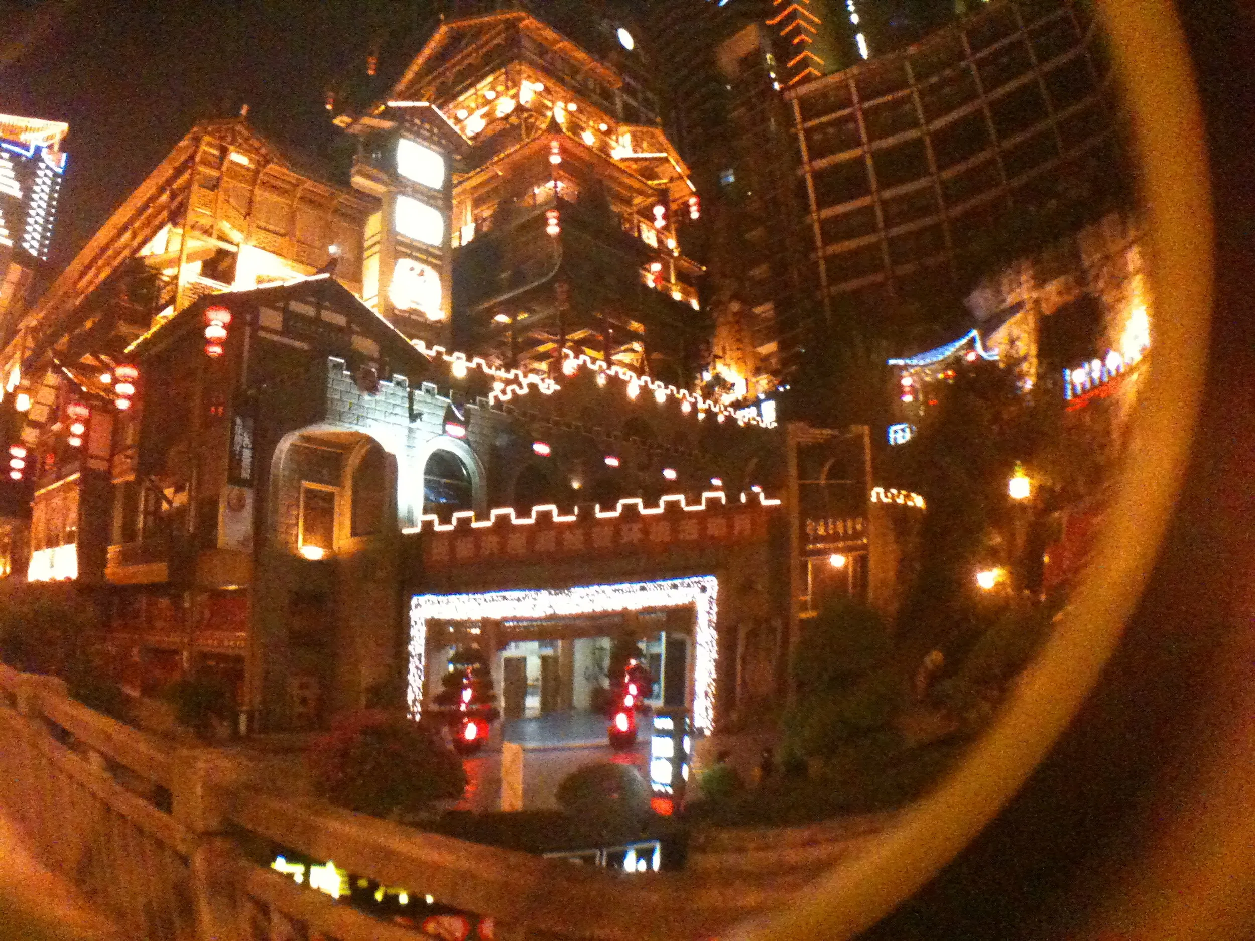 タクシーからの朝天門