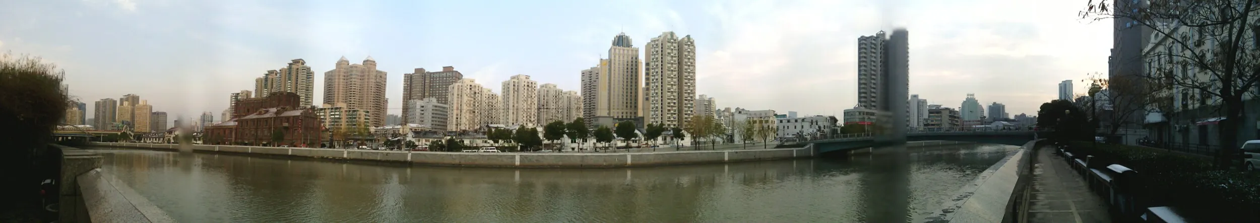 雪が積もったユースホステル前 パノラマ撮影