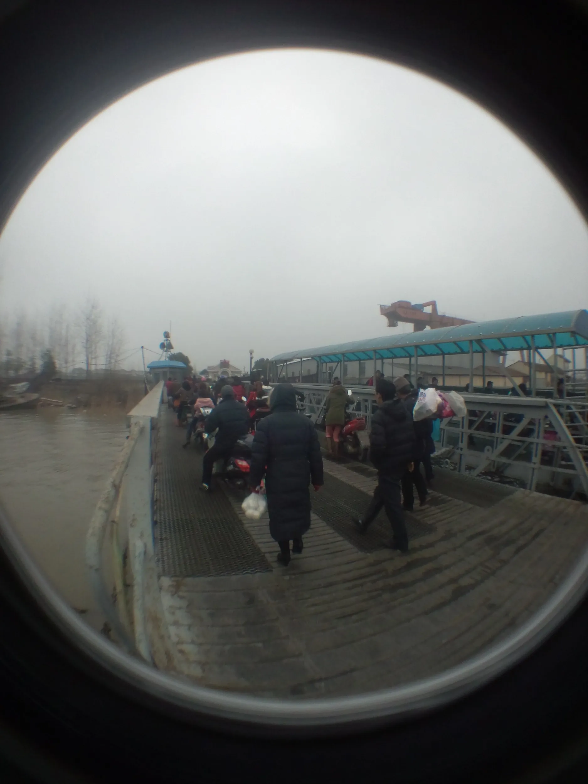 三岔港村の渡し船乗り場