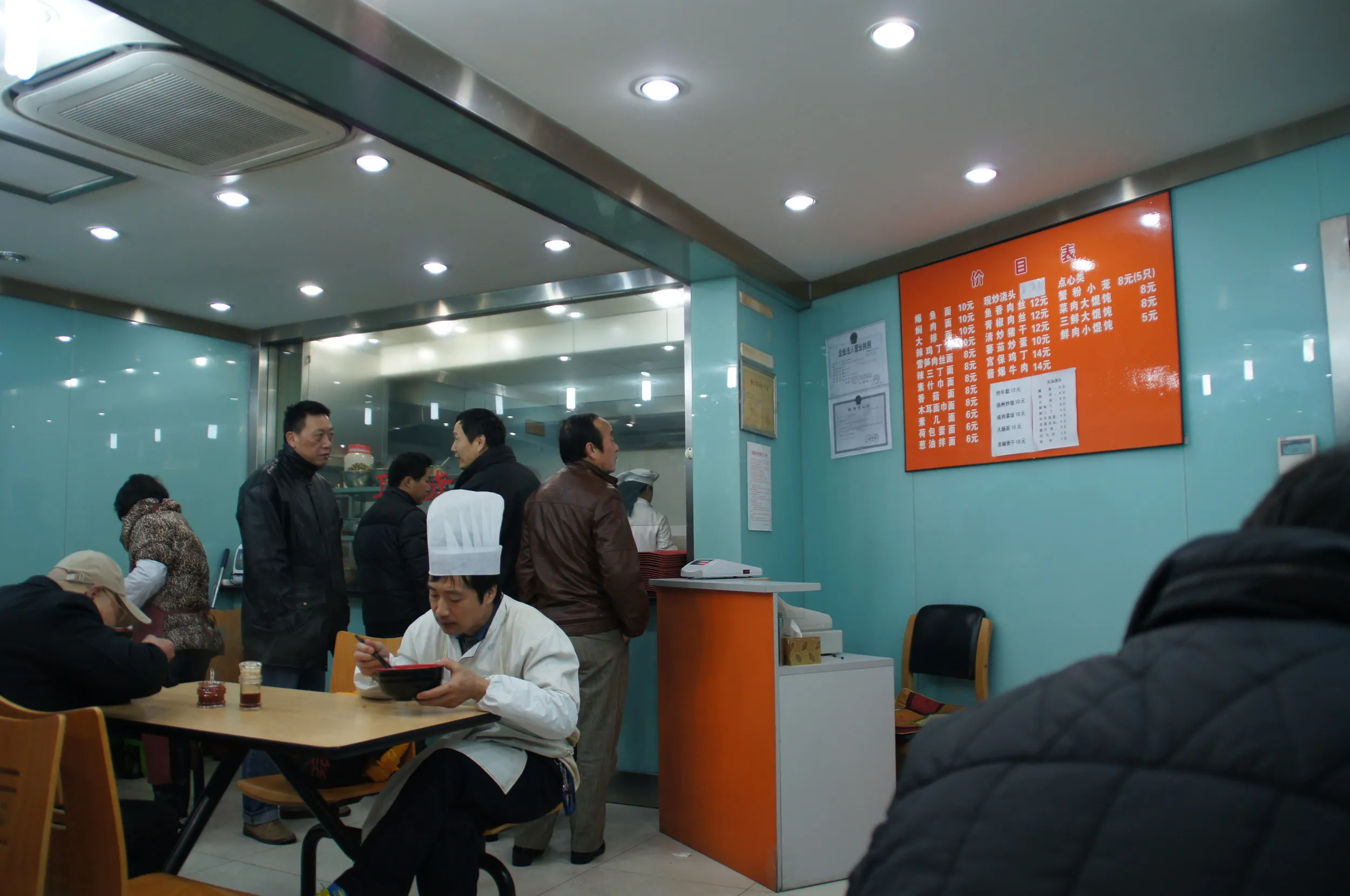 上海駅傍にある麺屋