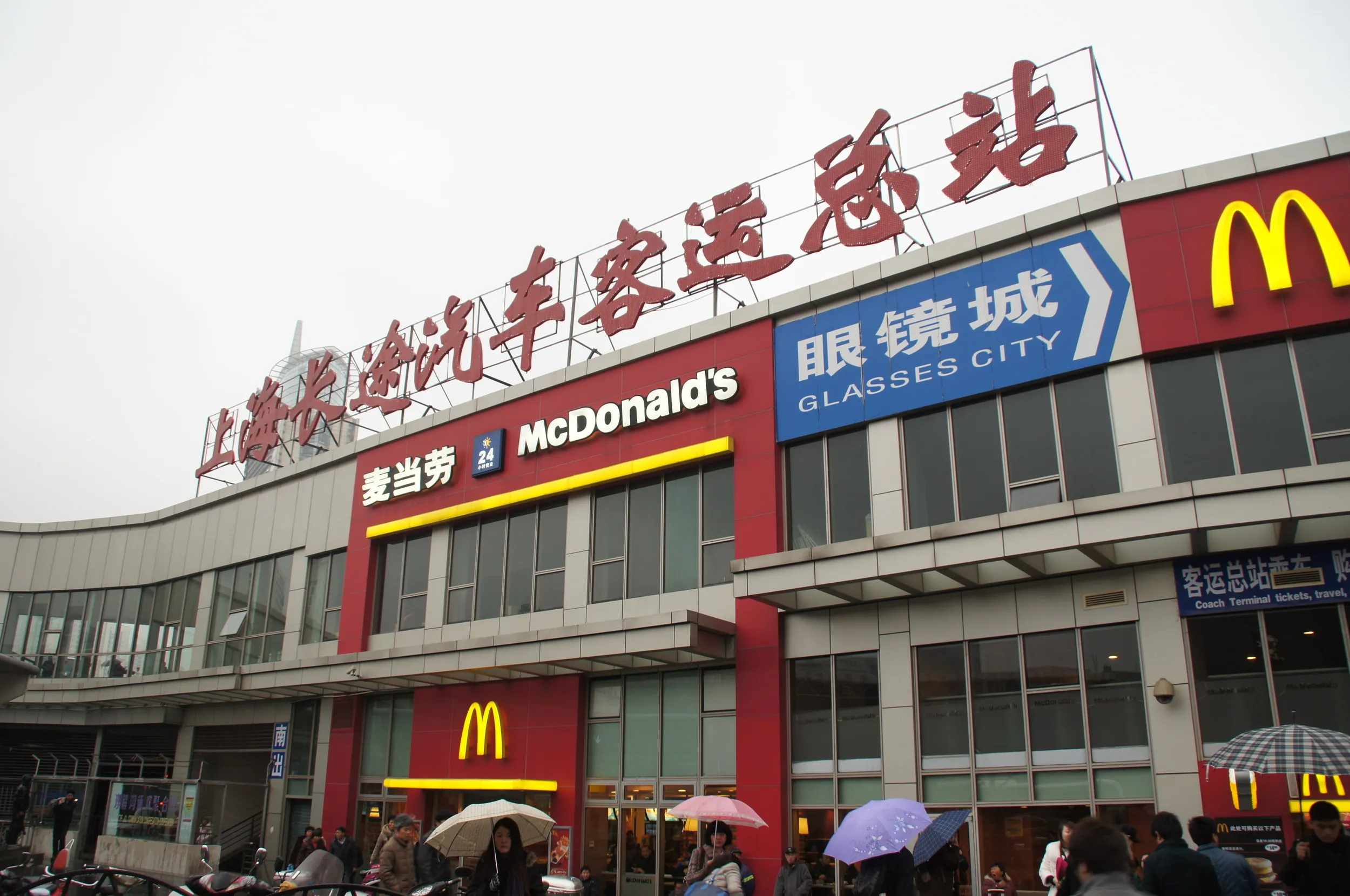 上海長距離バスターミナルの裏側