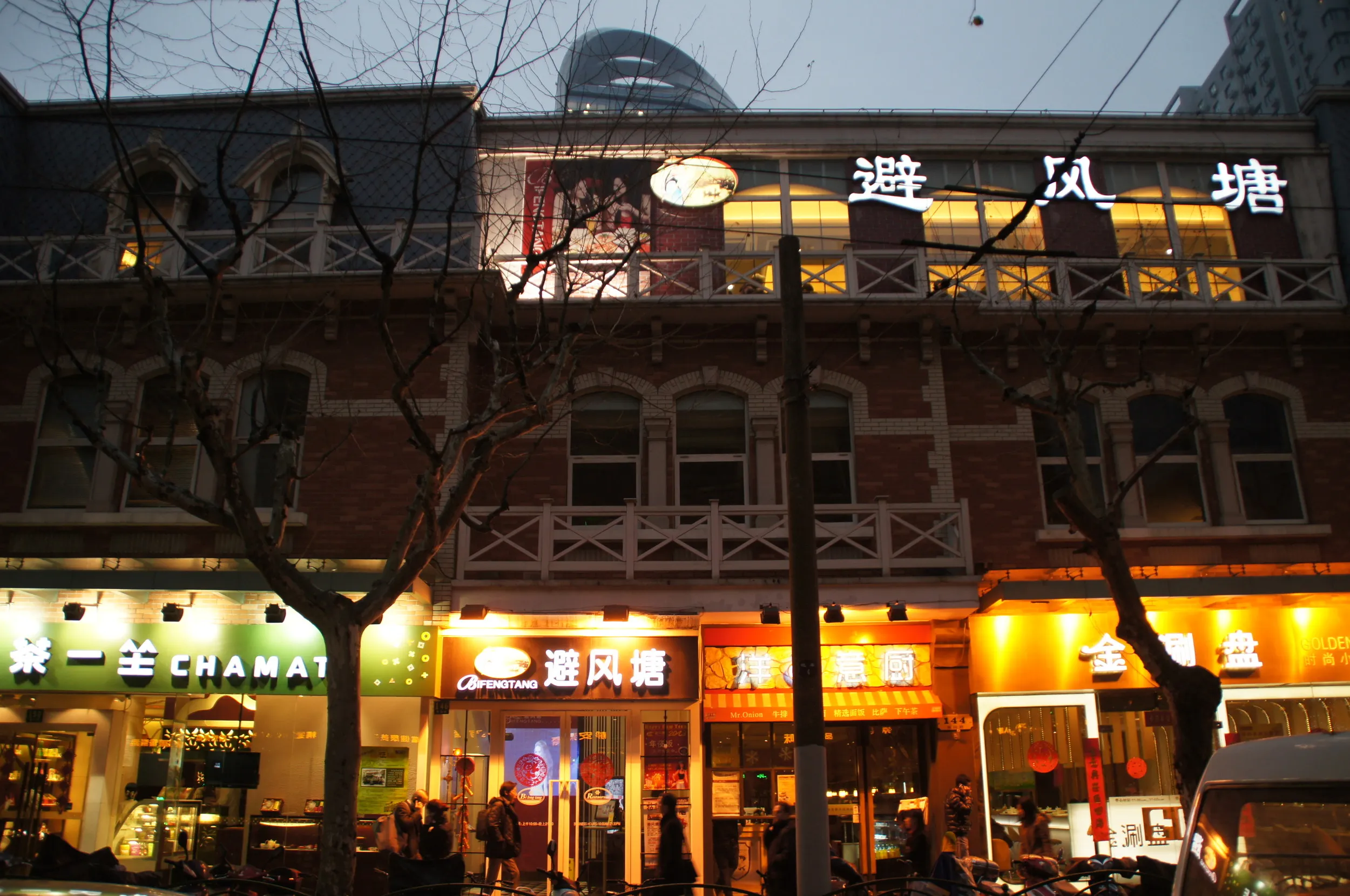 静安寺周辺の街並みを見ながら散歩