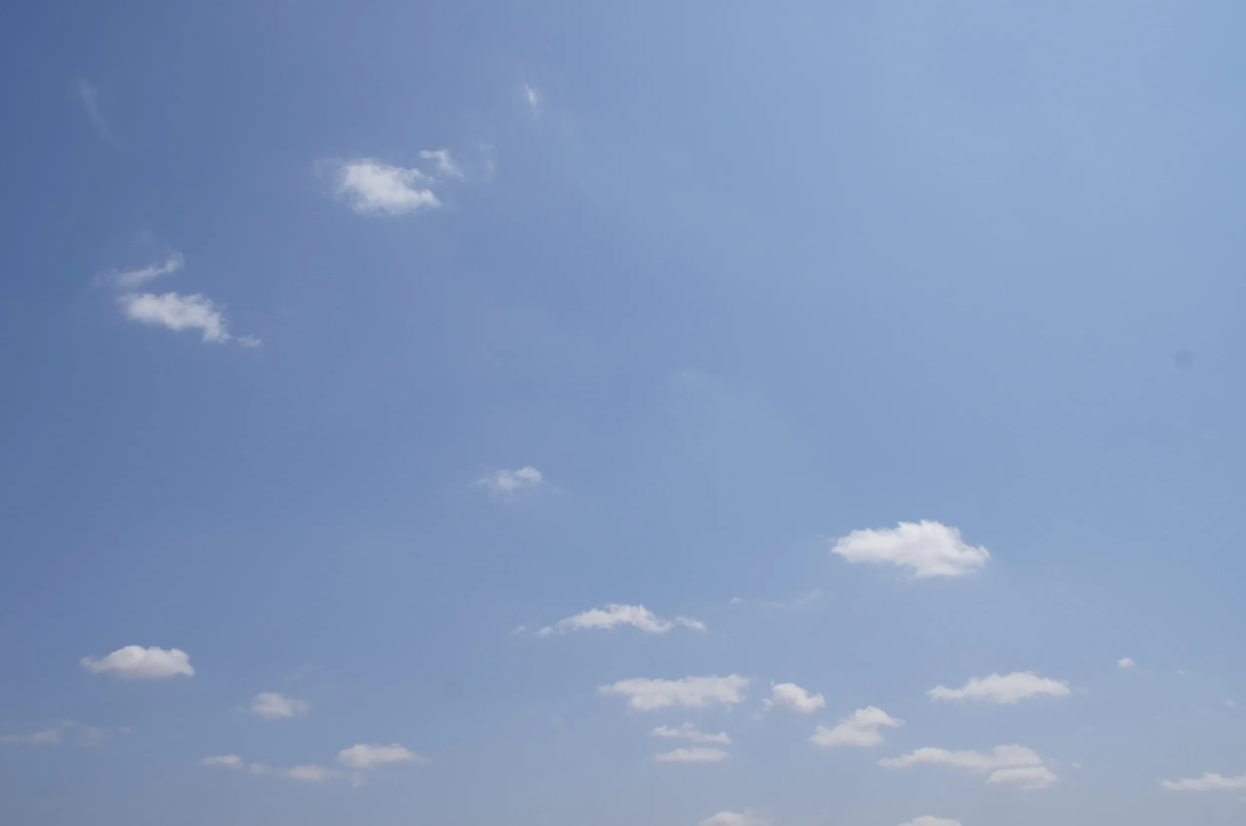 茨城空港から見た青空