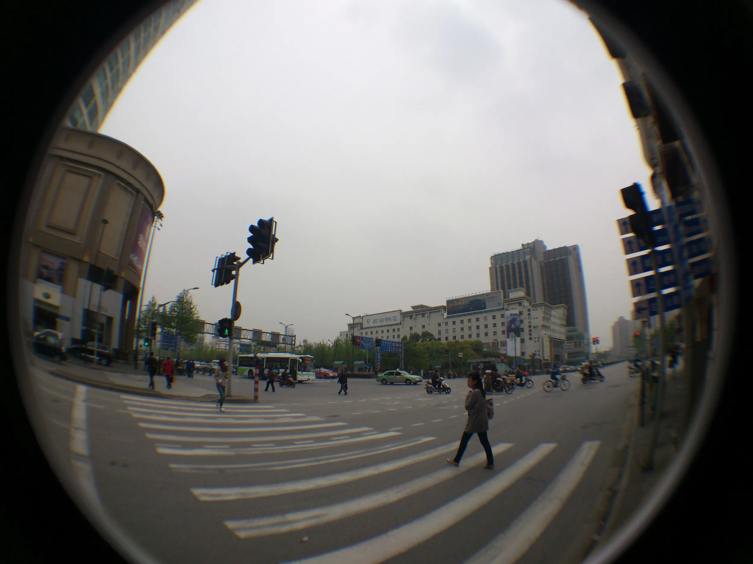 河南南路と人民路の交差点