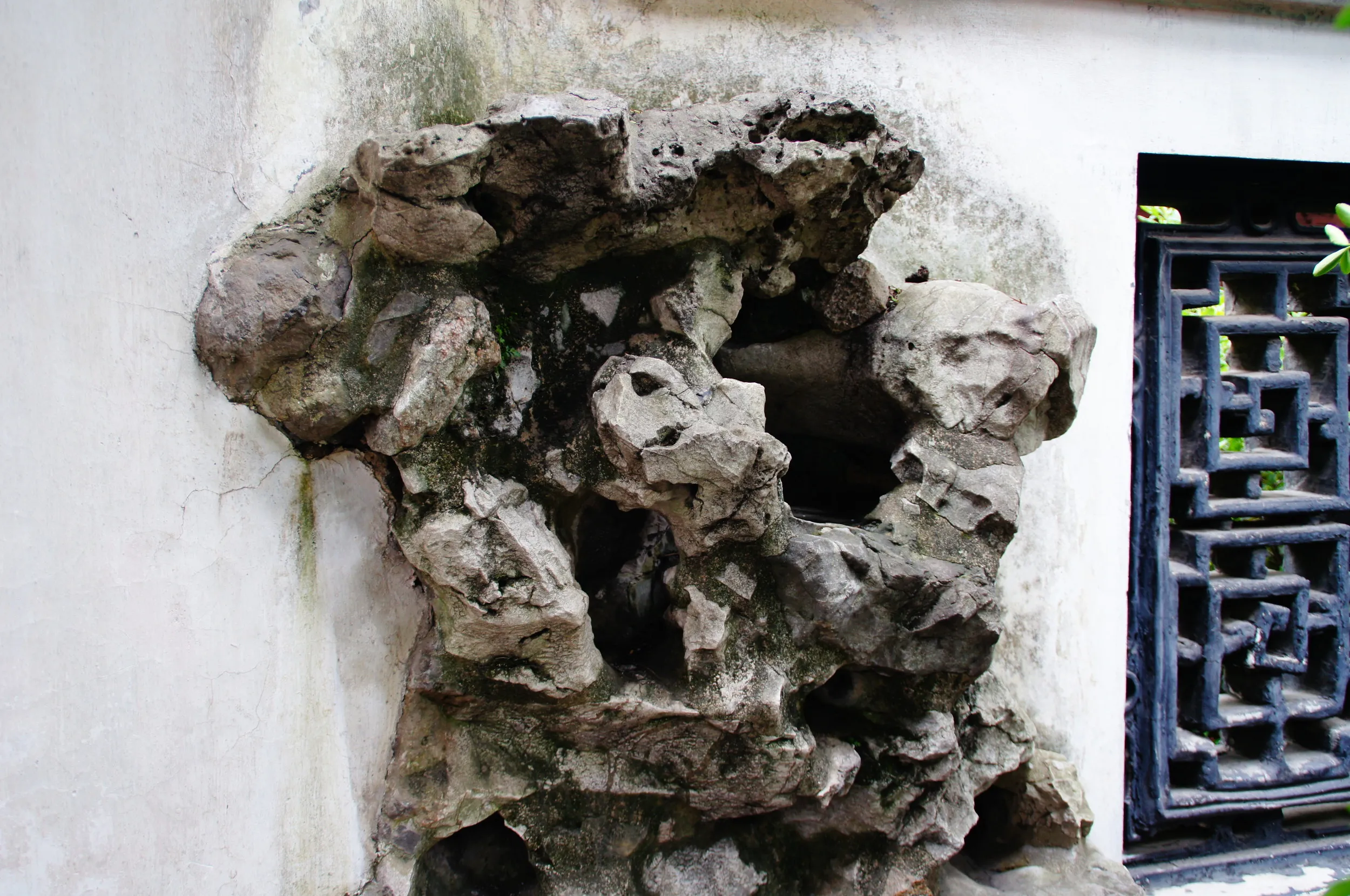 点春堂と和煦堂付近の壁