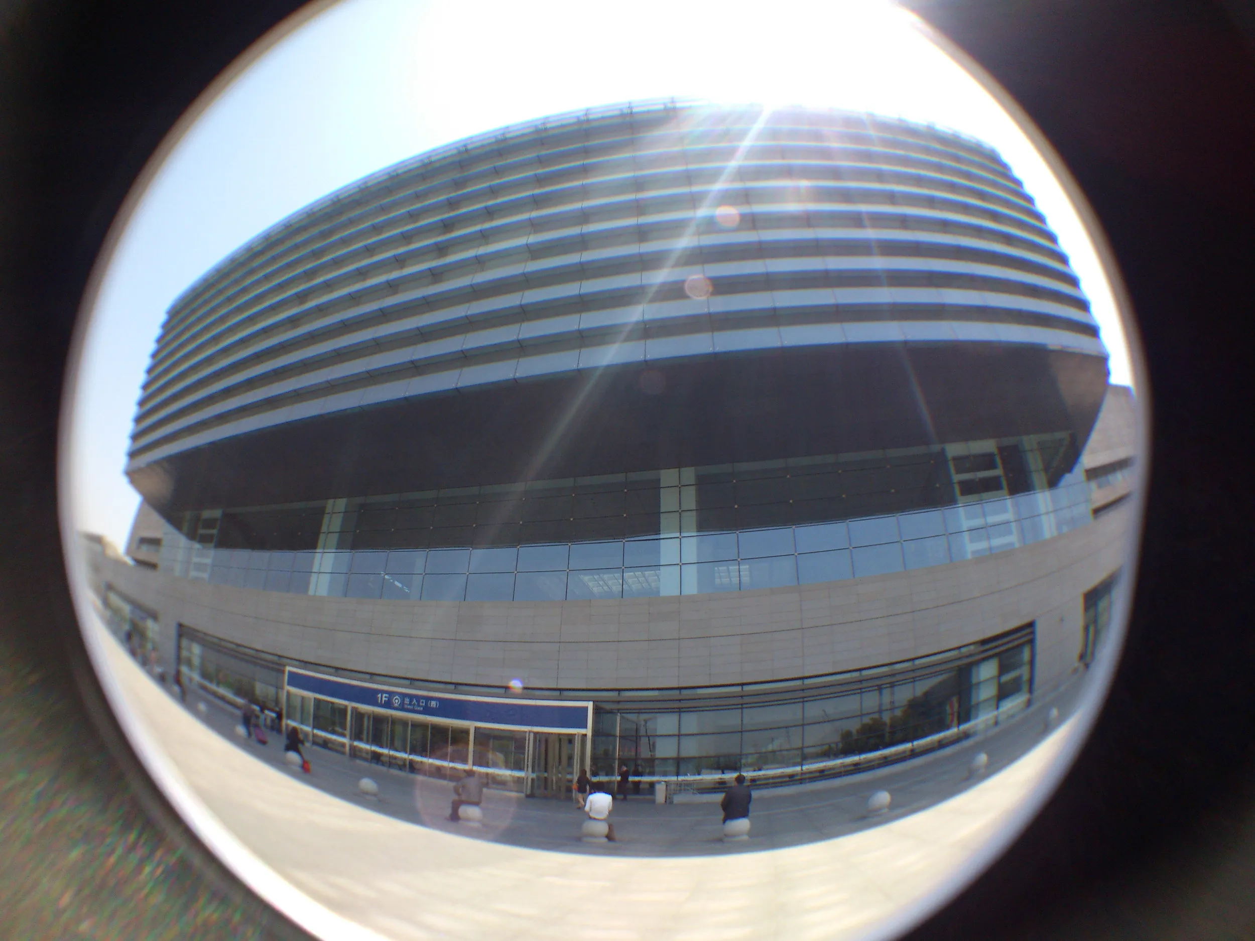 高速鉄道の駅舎