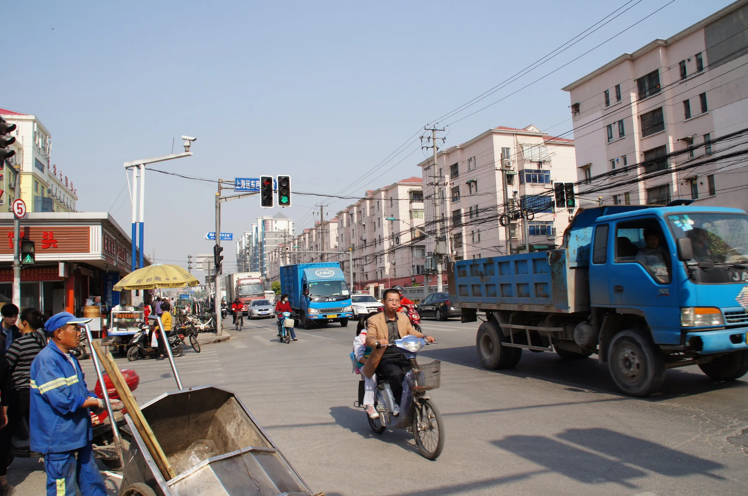 少年村路と場中路の交差点