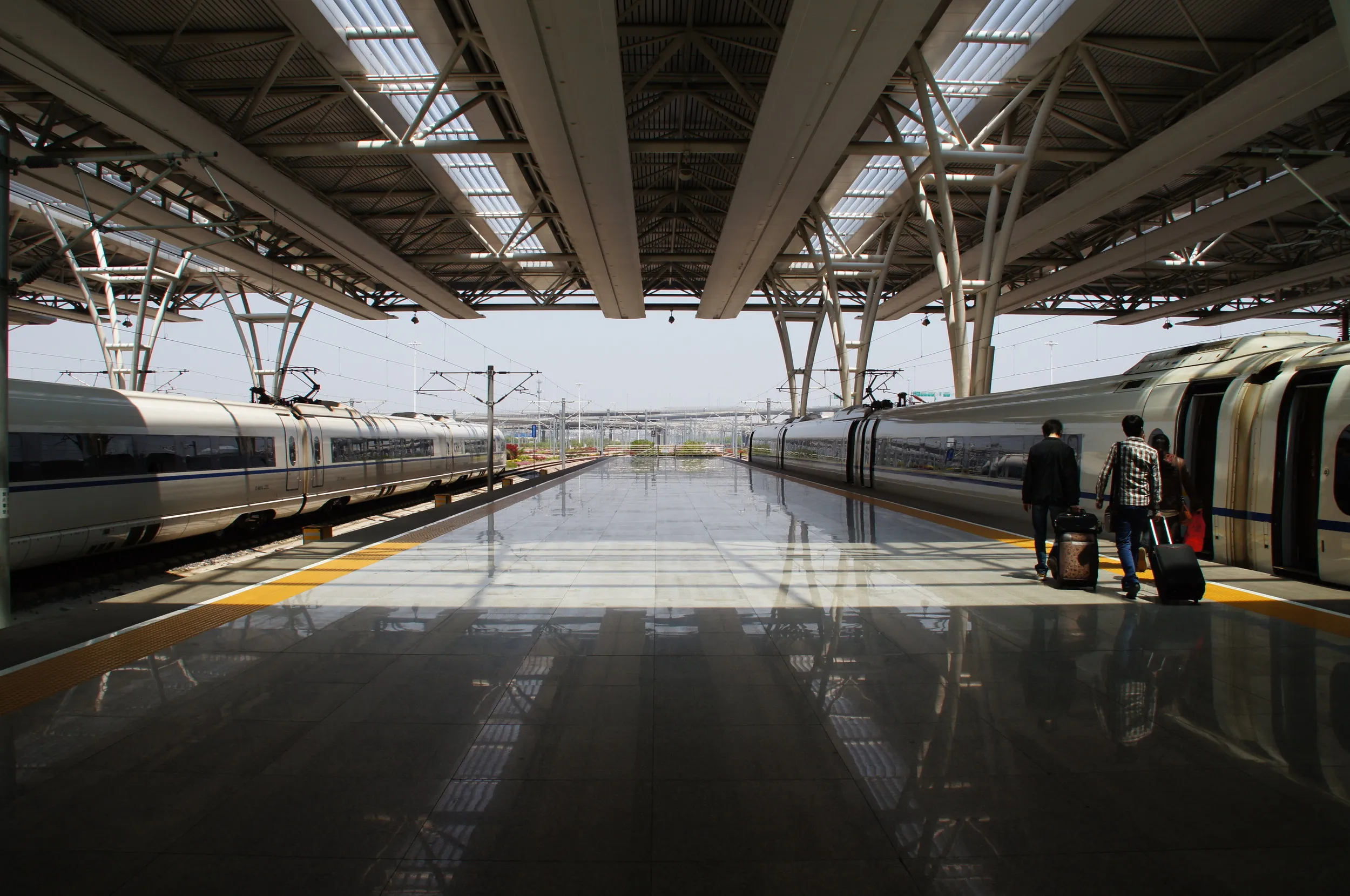杭州行の高速鉄道ホーム