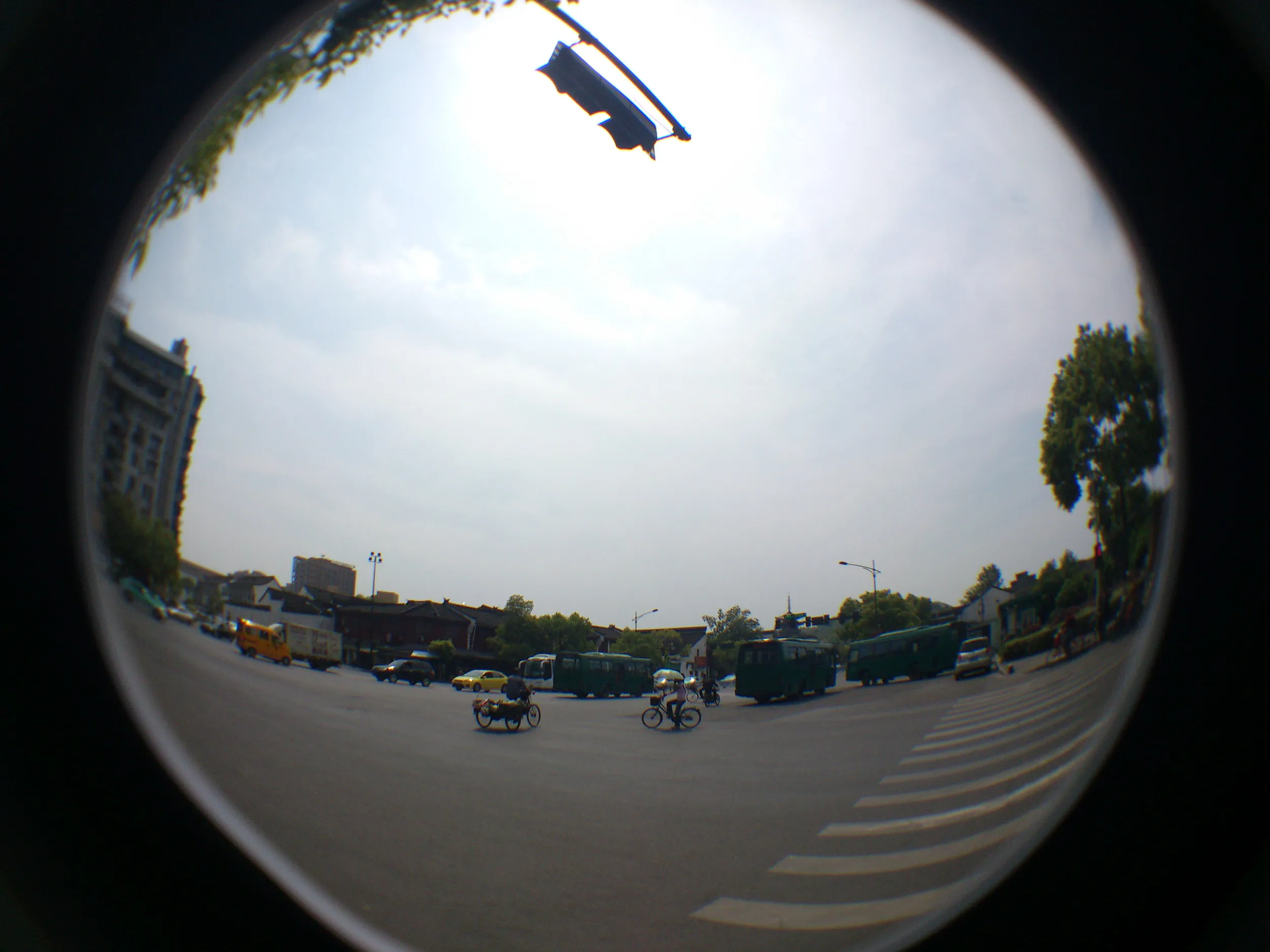 望江路のコンビニ前の風景