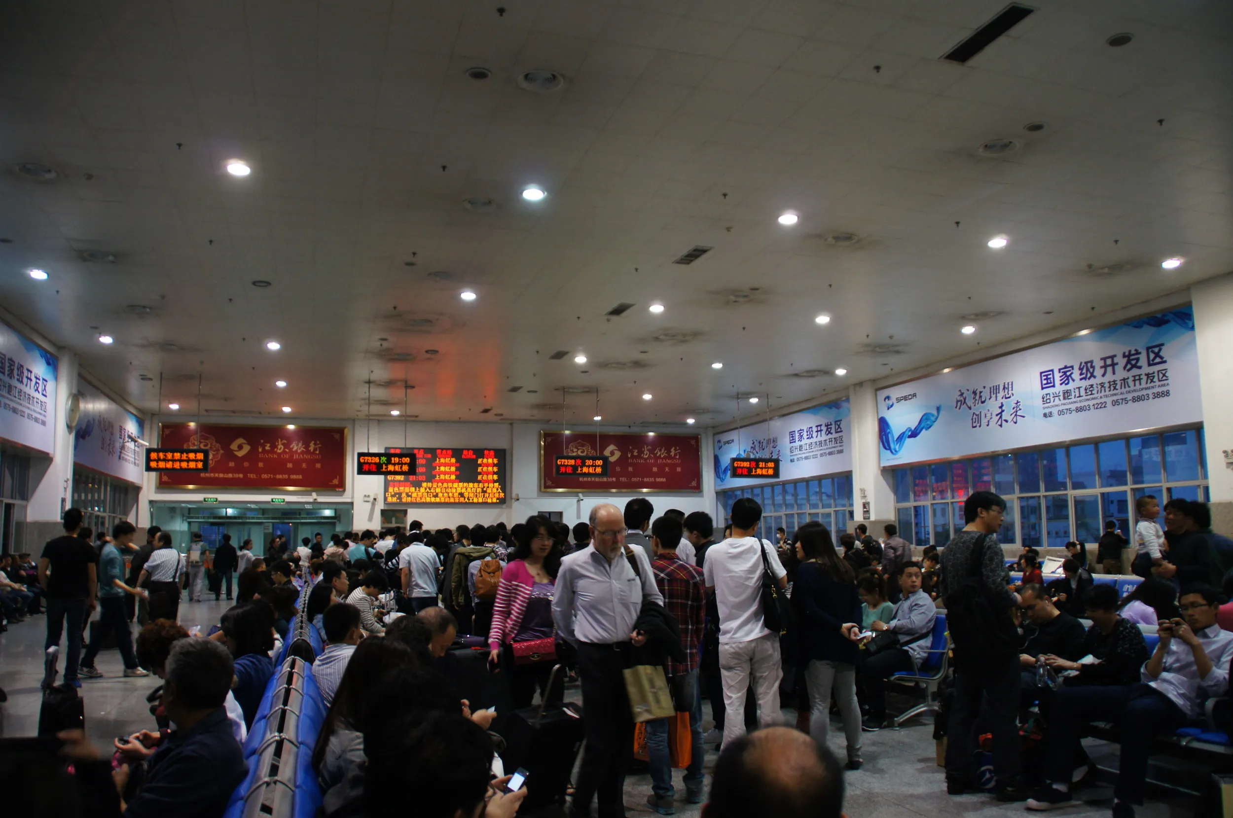 杭州駅 高速鉄道の待合室