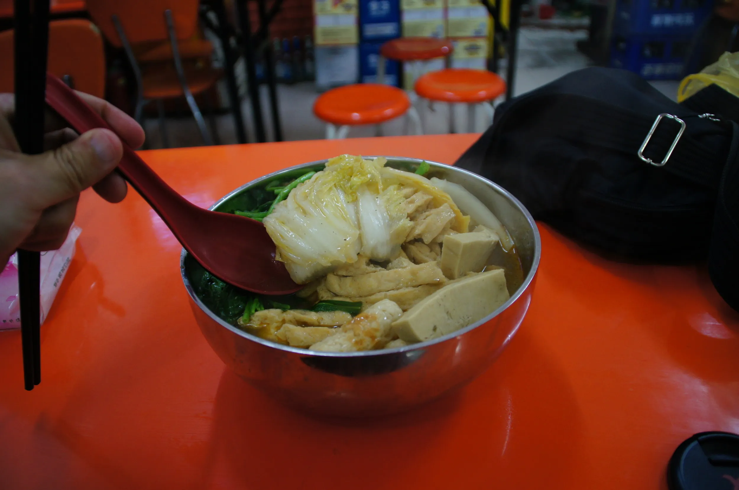 麻辣火鍋を食す