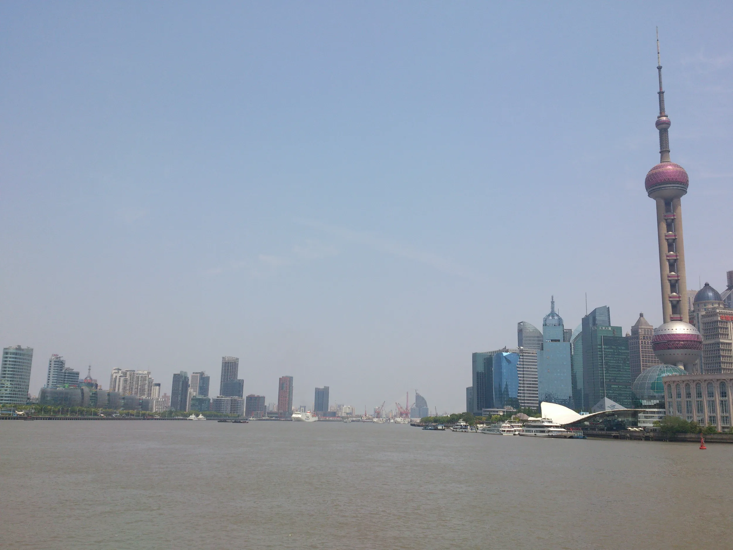 外灘から黄浦江下流側