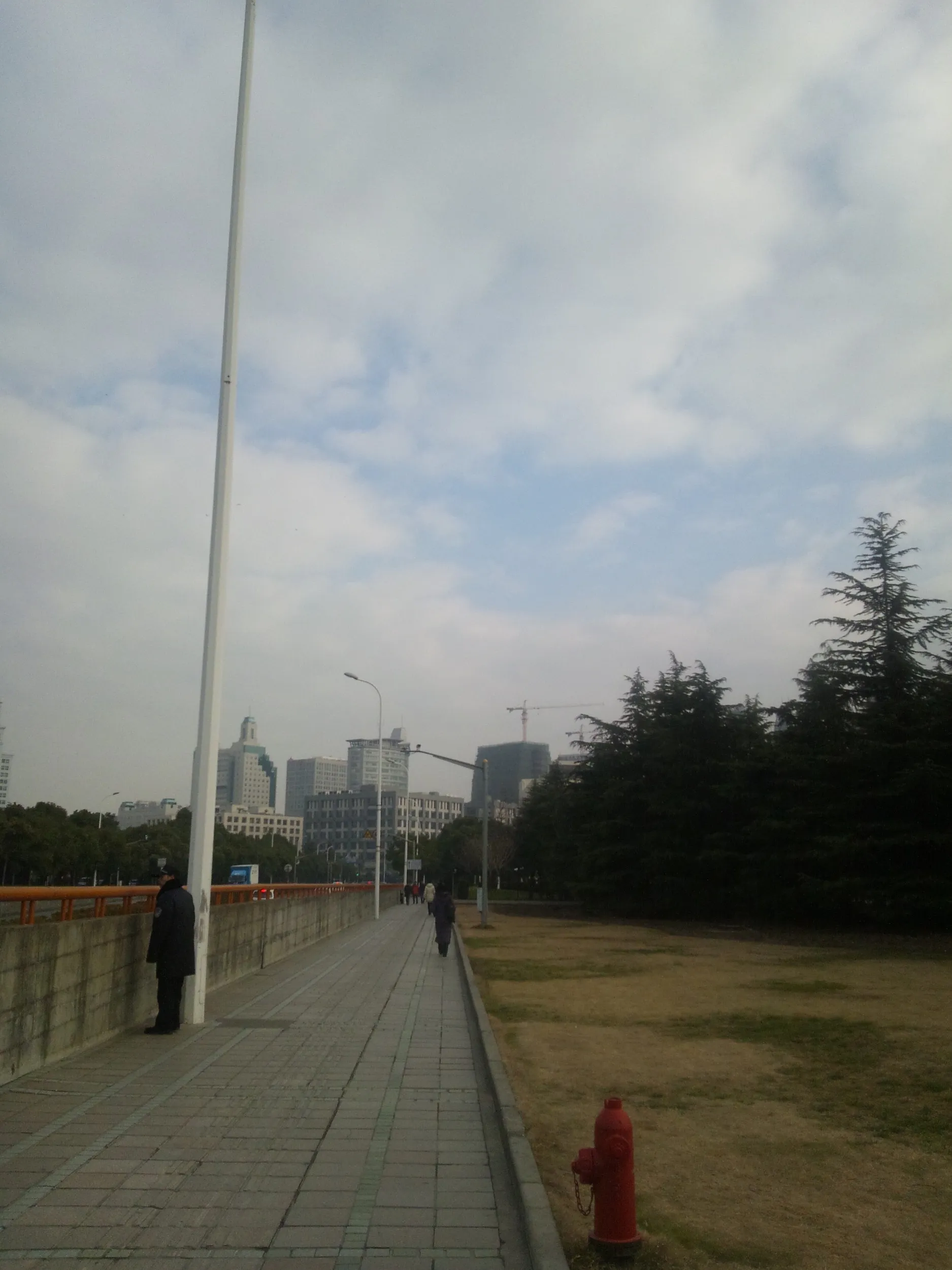 上海科技館駅から出入国管理局へ向かう